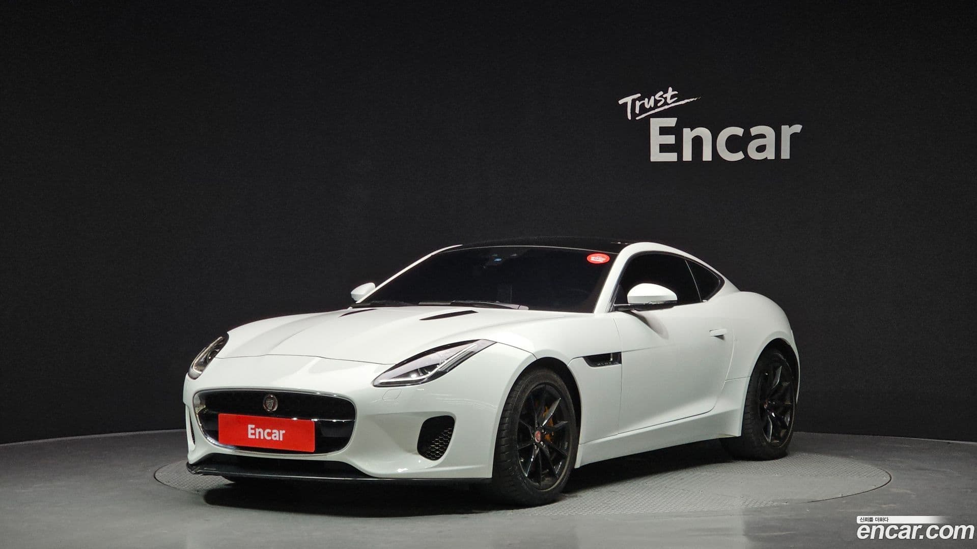 Main__Slider__Photo:F-TYPE Jaguar 2020.11-0
