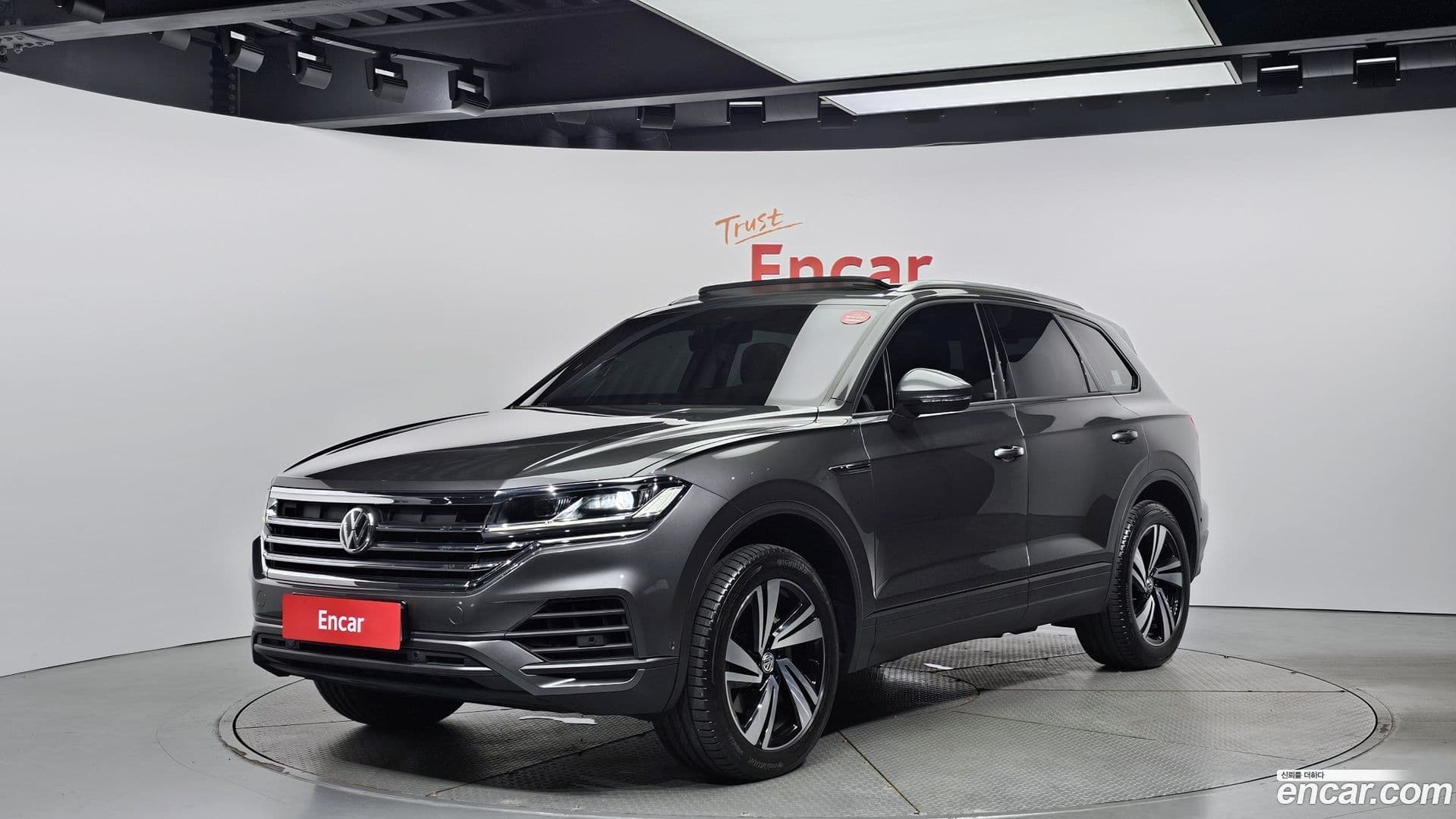 Main__Slider__Photo:Touareg Volkswagen 2020.1-0