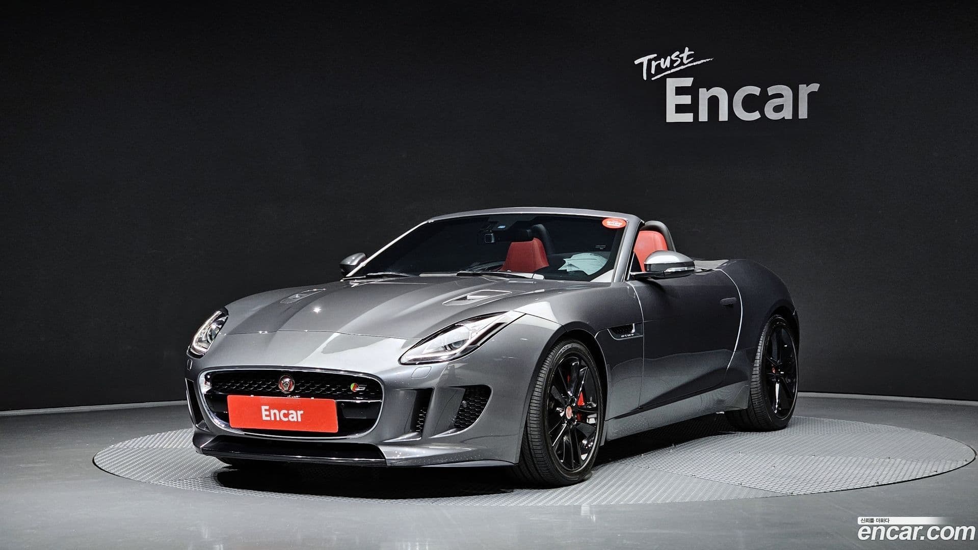 Main__Slider__Photo:F-TYPE Jaguar 2017.3-0