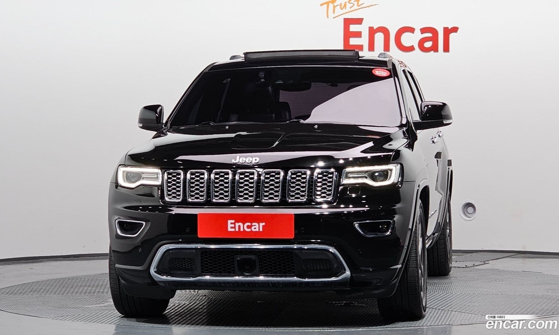 Main__Slider__Photo:Cherokee Jeep 2018.8-0