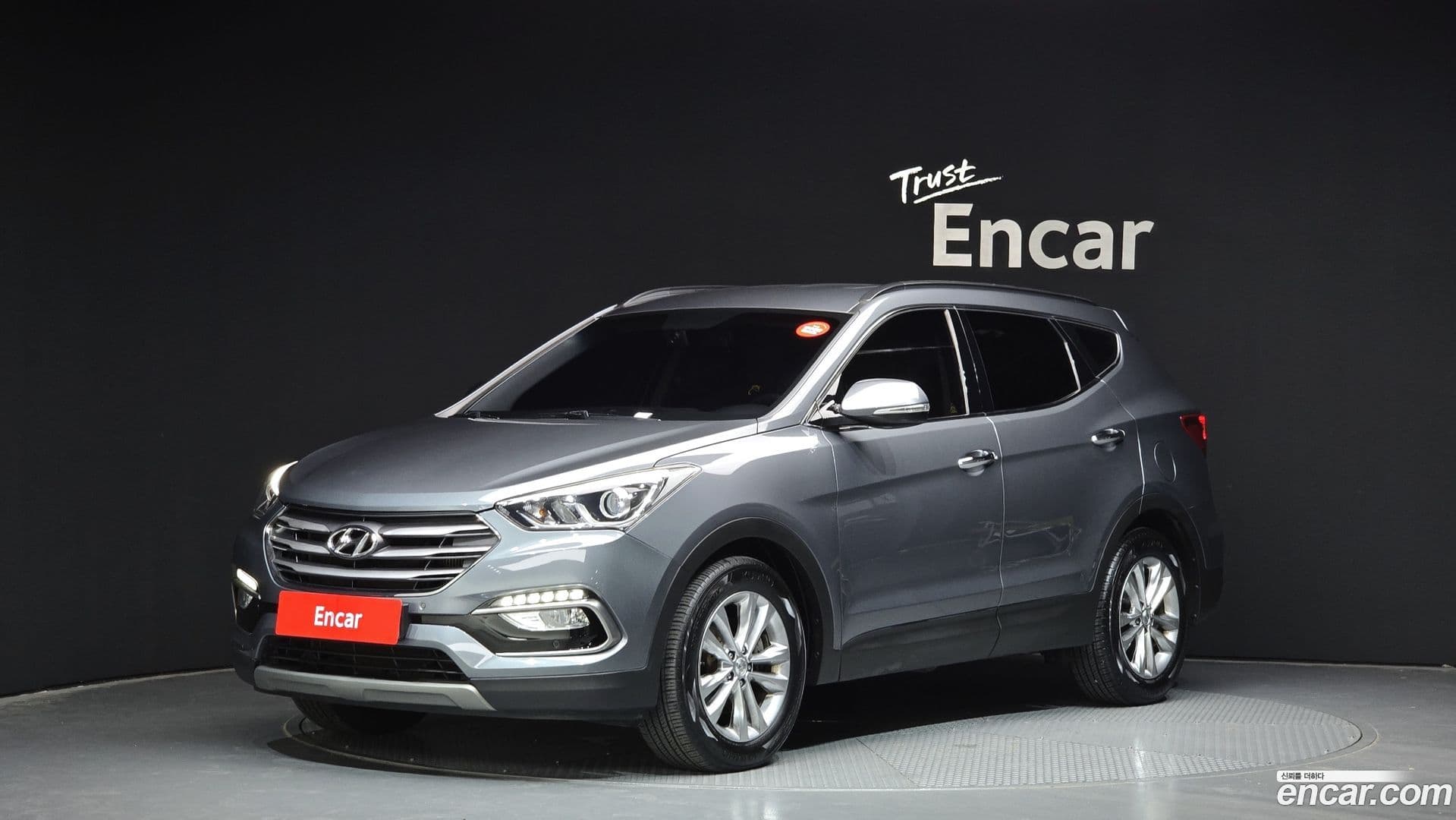 Main__Slider__Photo:Santafe Hyundai 2017.9-0