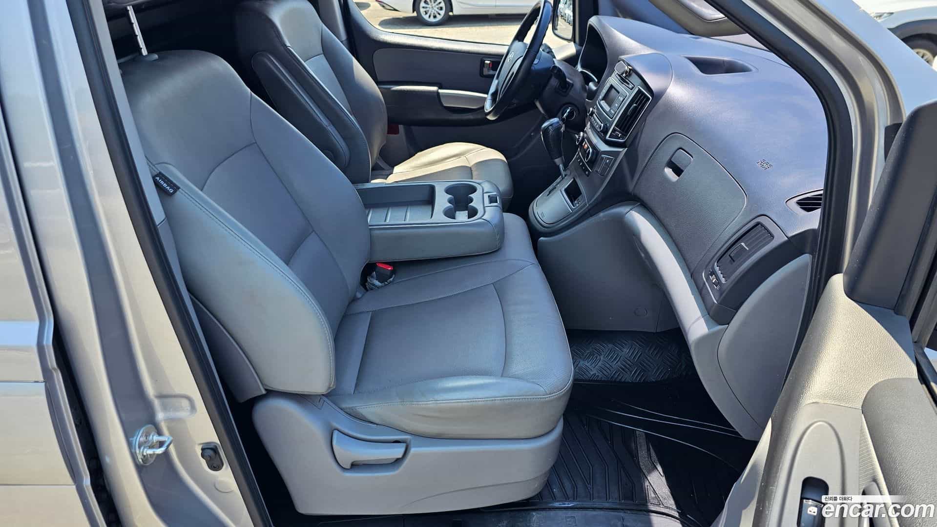 Starex Hyundai 2018.2-INNER-010