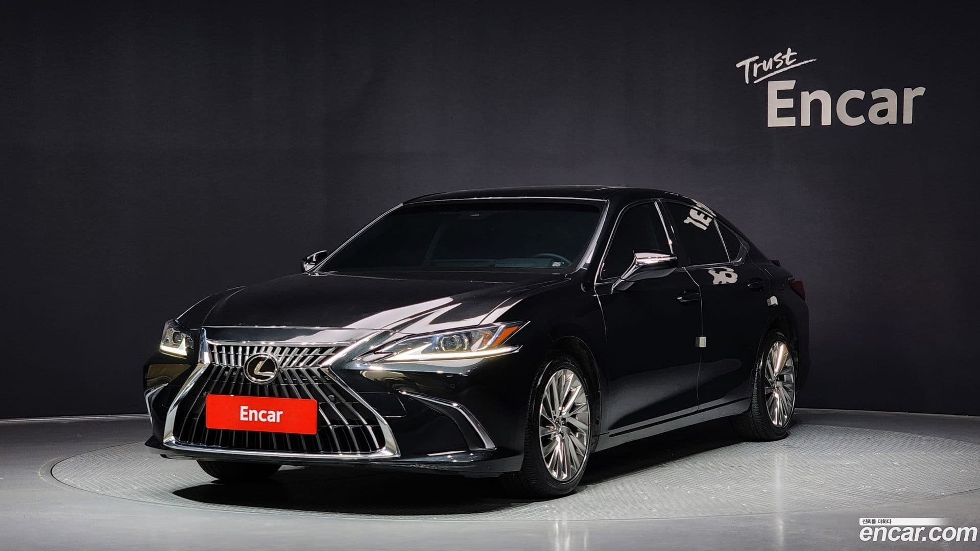 Main__Slider__Photo:ES Lexus 2023.8-0