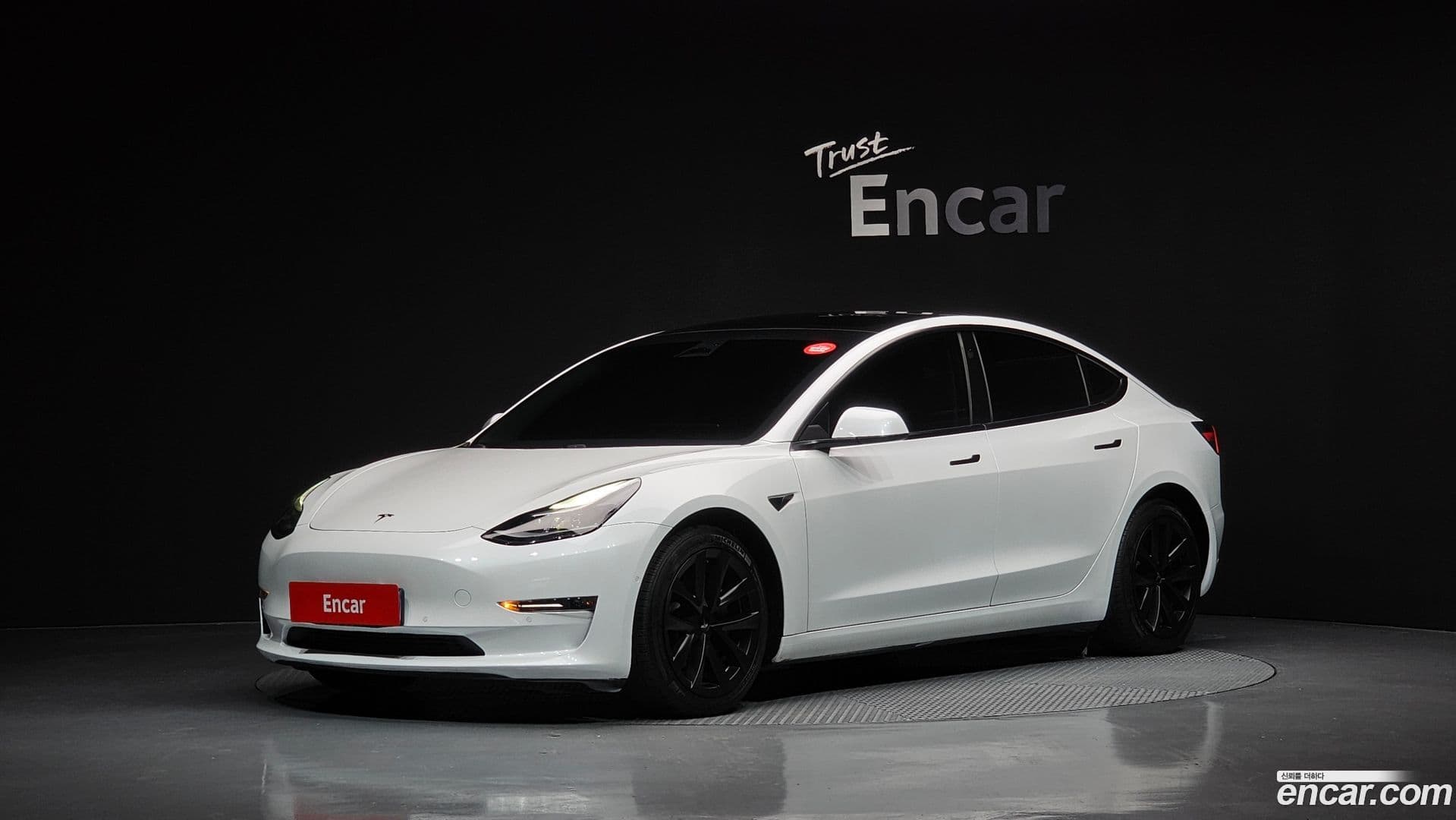 Main__Slider__Photo:Model 3 Tesla 2021.5-0