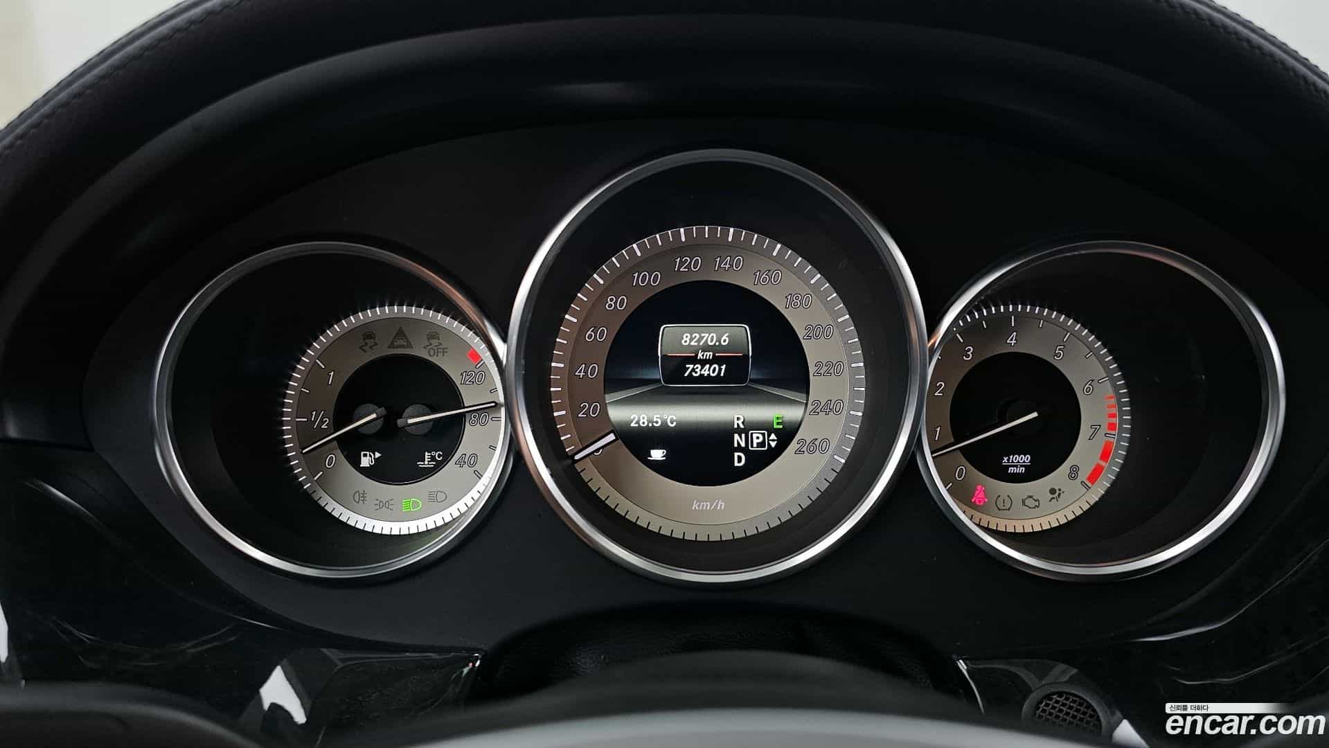 CLS-Class Mercedes-Benz 2012.9-INNER-008