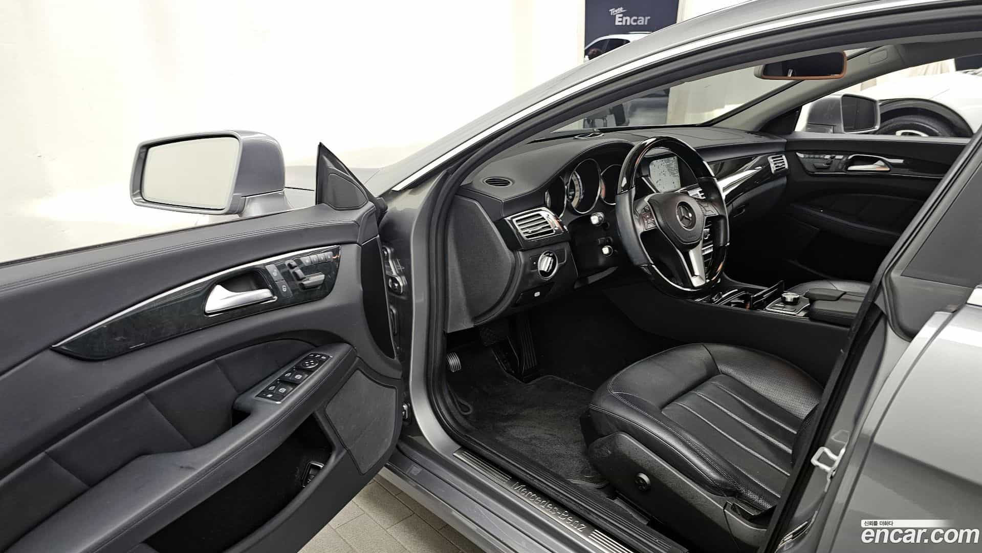 CLS-Class Mercedes-Benz 2012.9-INNER-010