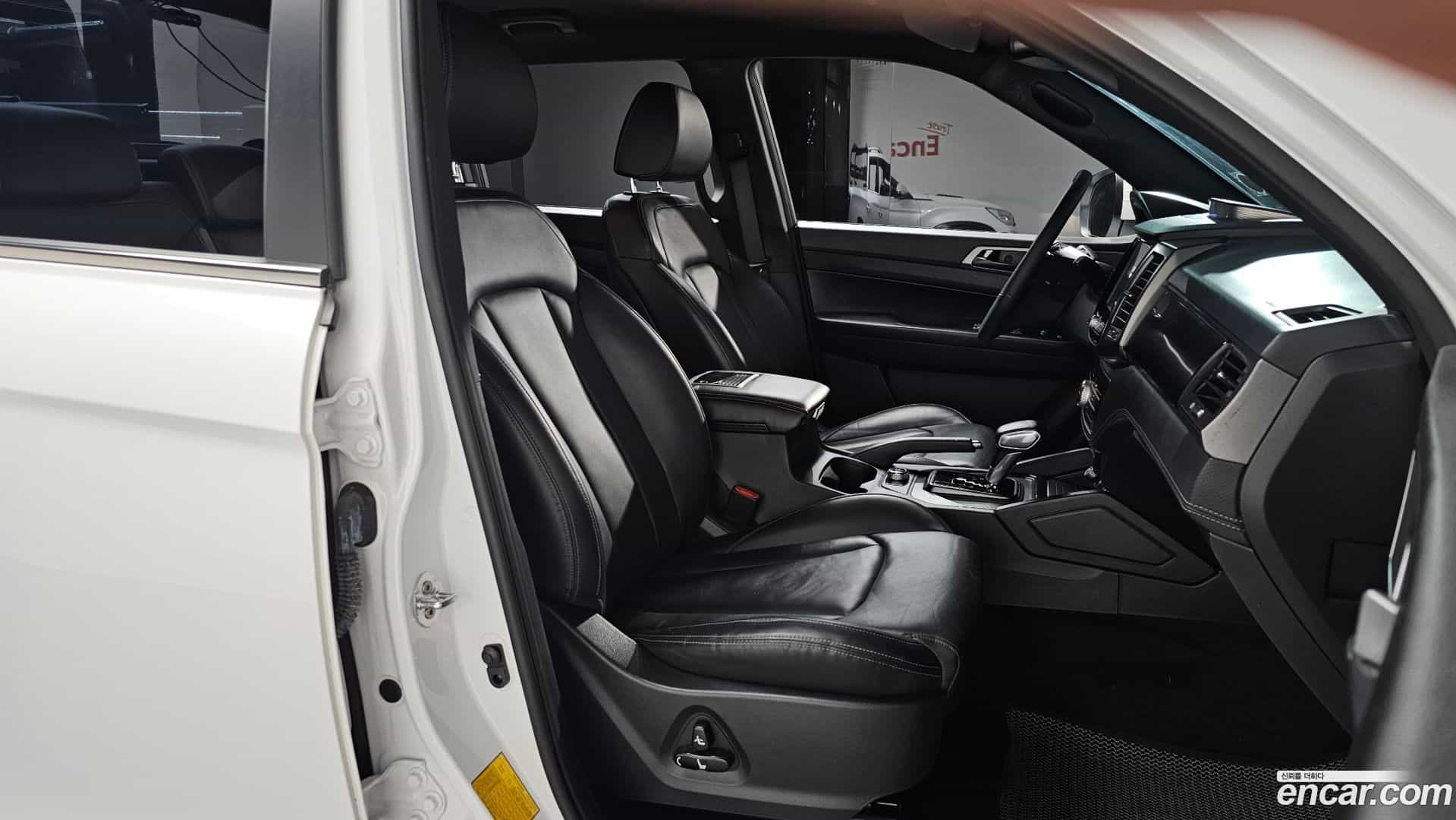 Rexton KG Mobility 2022.8-INNER-010