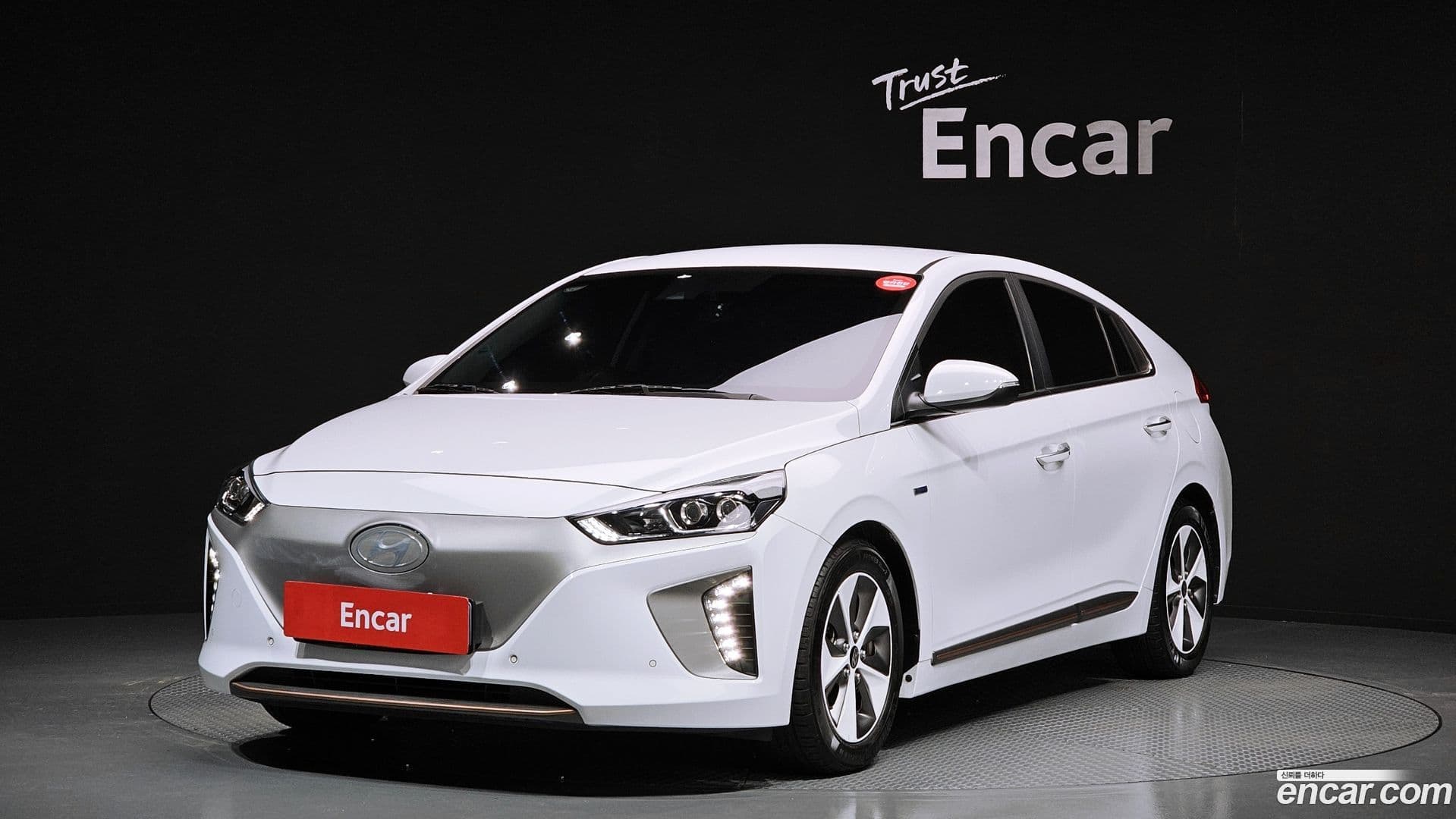 Main__Slider__Photo:Ioniq Hyundai 2018.0-0