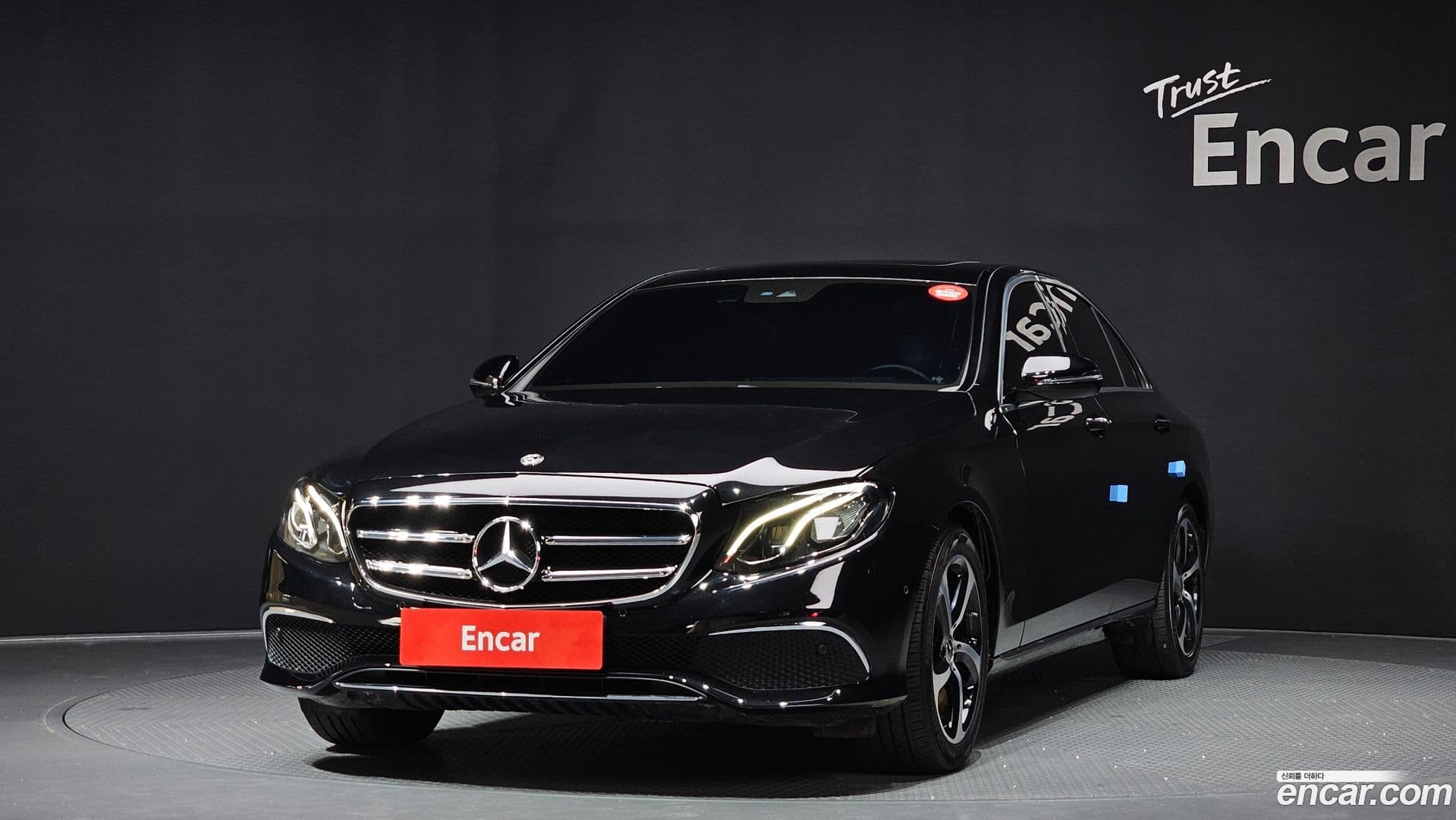 Main__Slider__Photo:E-Class Mercedes-Benz 2019.11-0