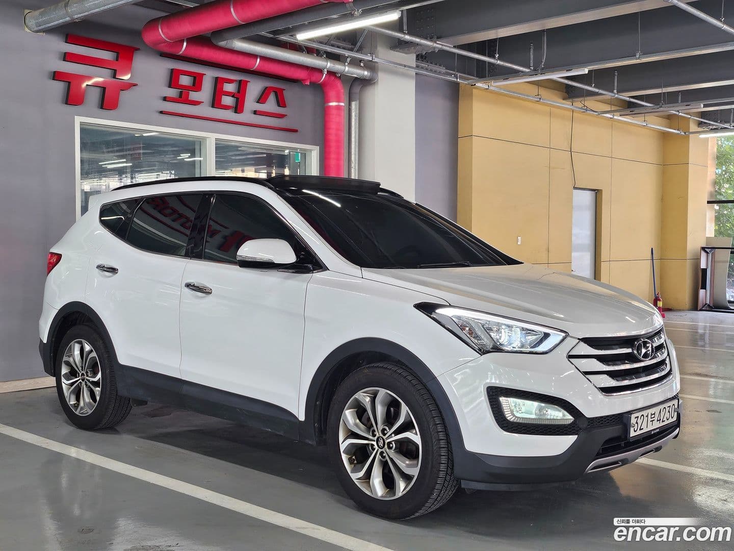 Main__Slider__Photo:Santafe Hyundai 2014.4-0