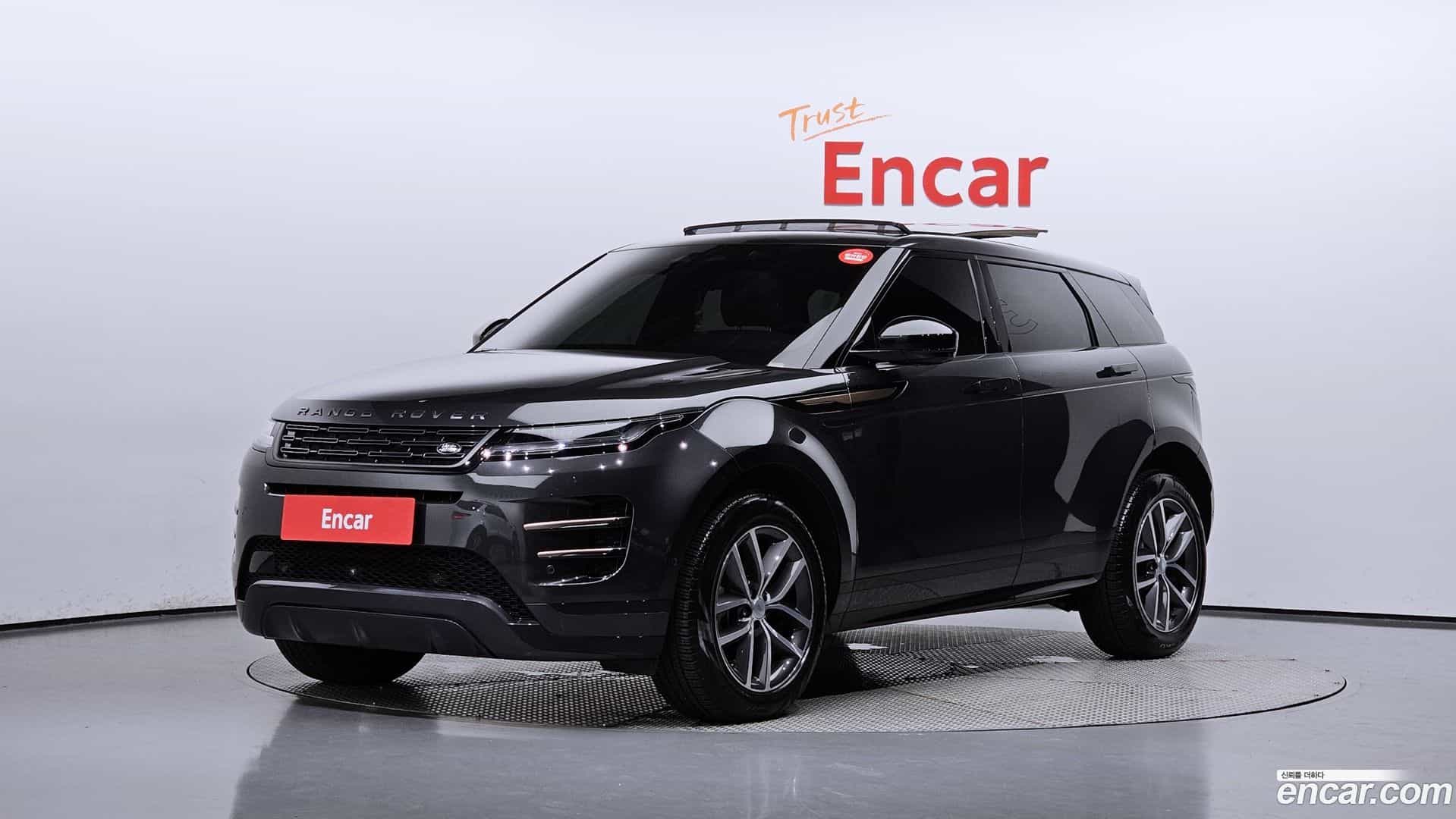 Range Rover Evoque Land Rover 2024.8-OUTER-001