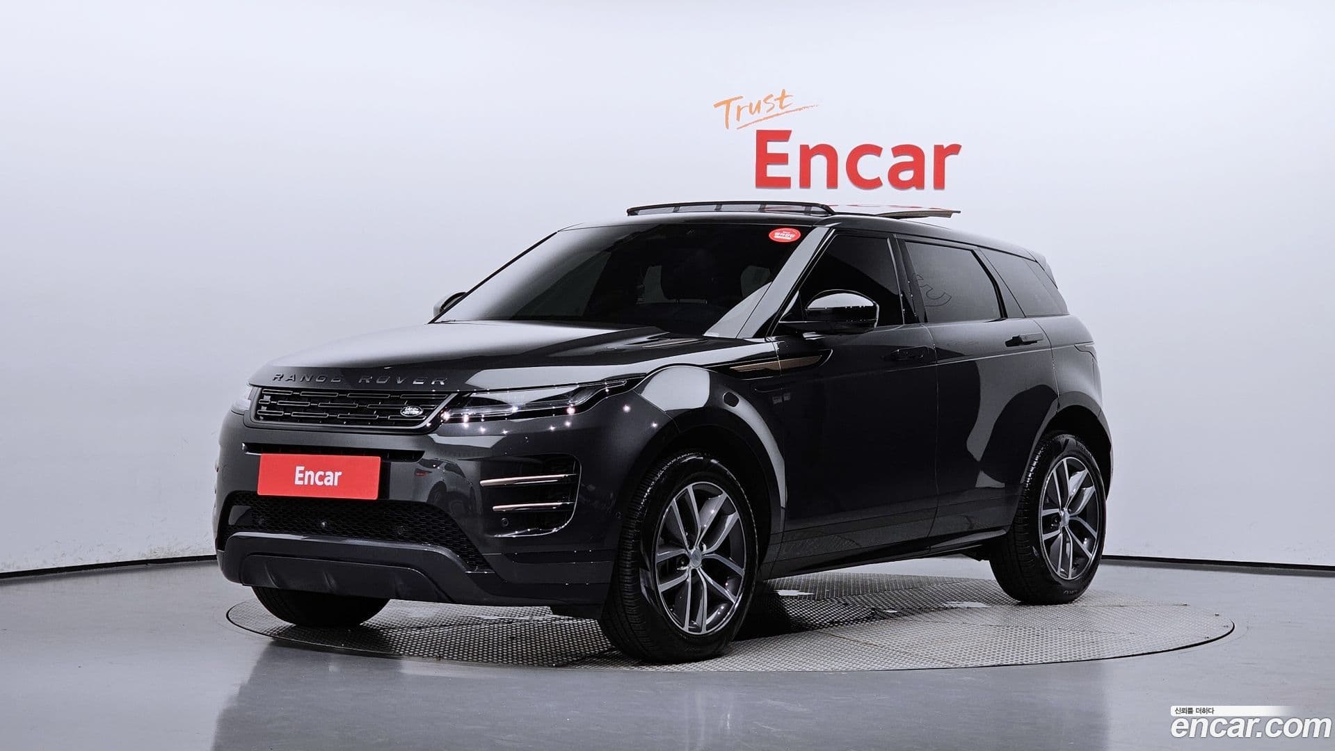 Main__Slider__Photo:Range Rover Evoque Land Rover 2024.8-0