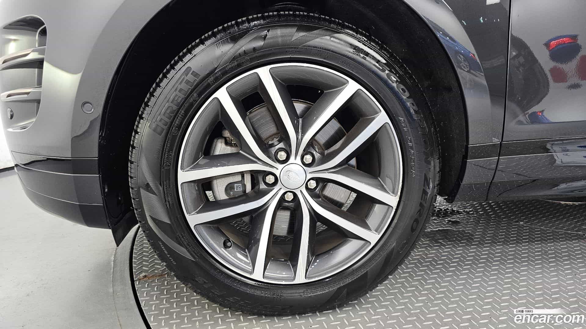 Range Rover Evoque Land Rover 2024.8-OUTER-005