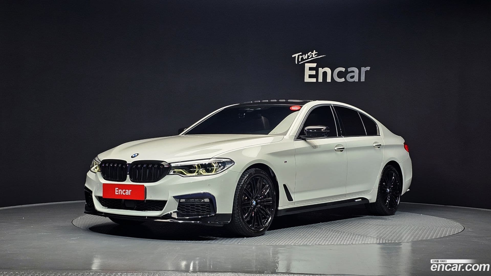 Main__Slider__Photo:5-Series BMW 2018.11-0