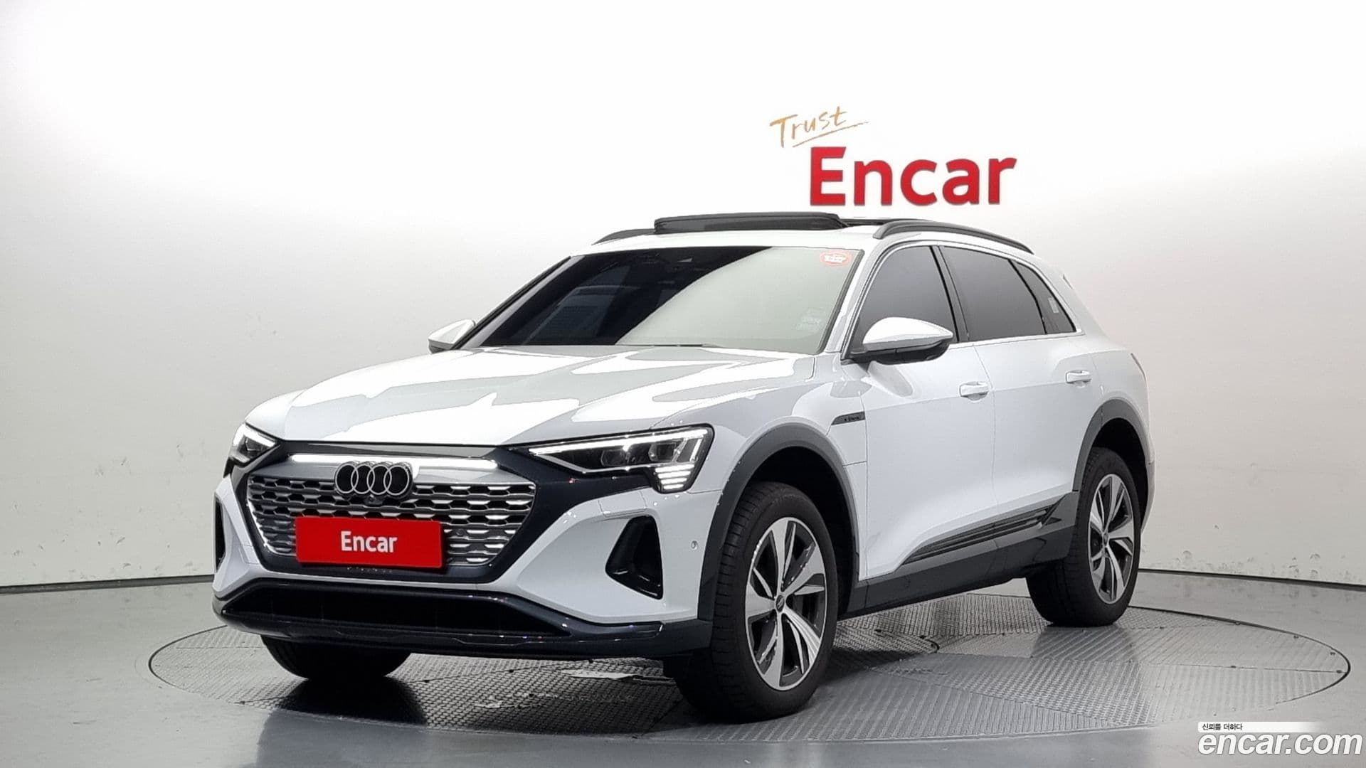Main__Slider__Photo:Q8 e-tron Audi 2024.5-0