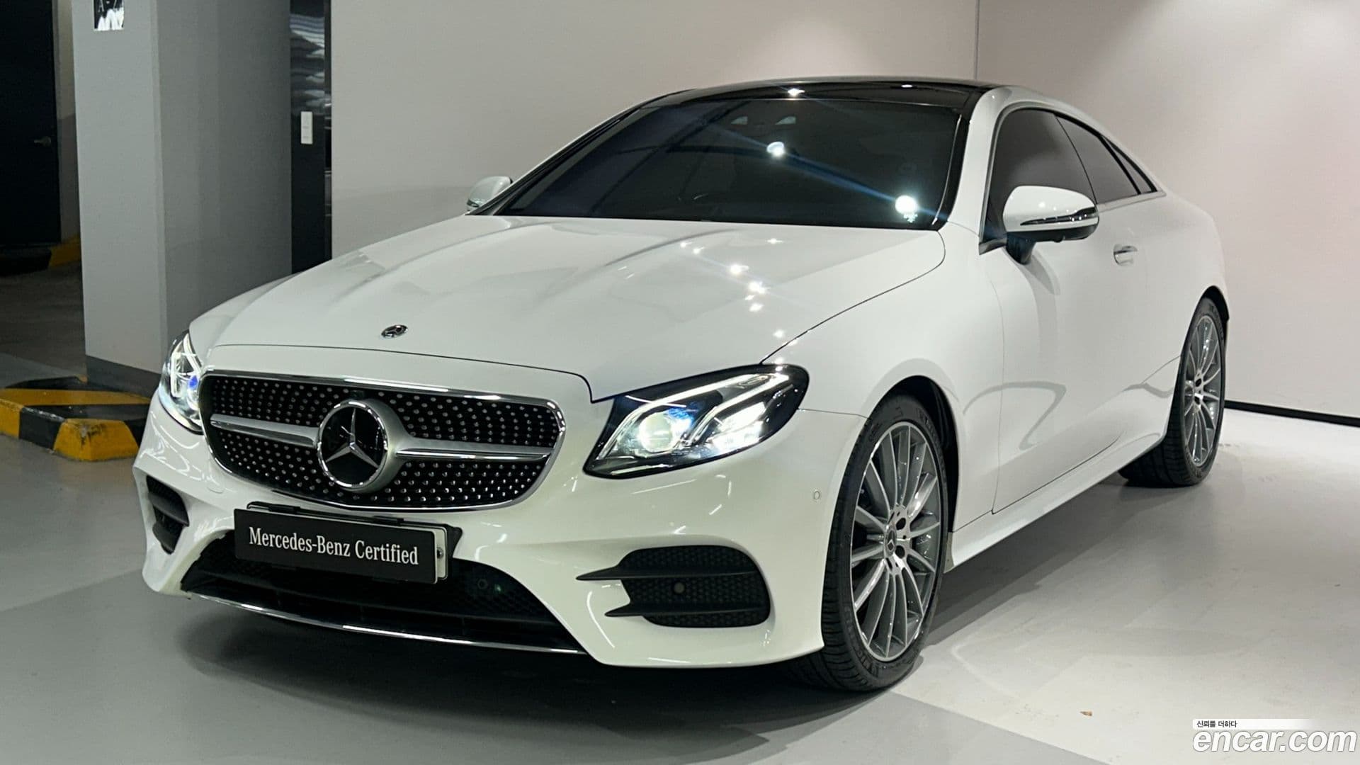 Main__Slider__Photo:E-Class Mercedes-Benz 2020.6-0