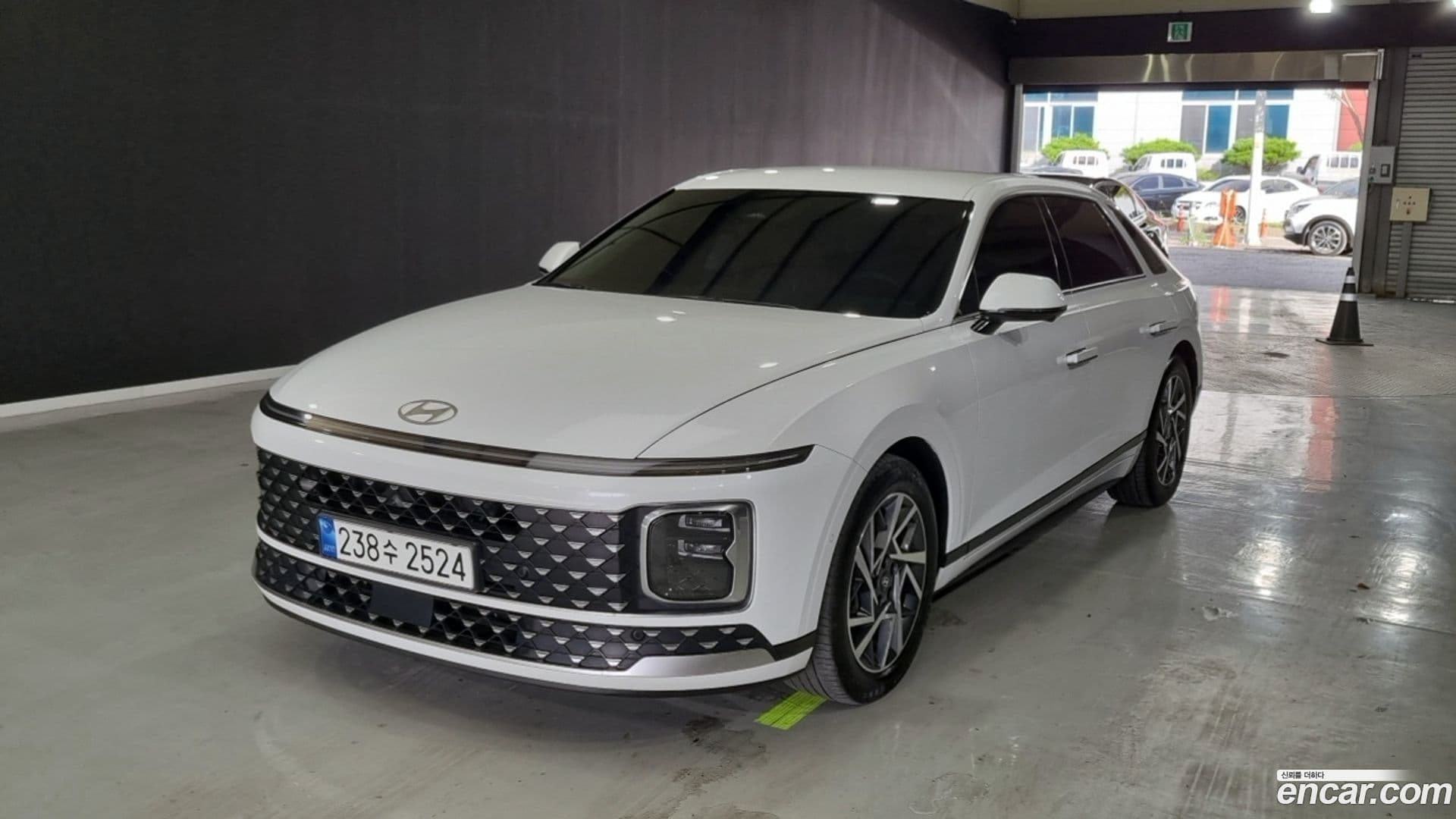 Main__Slider__Photo:Grandeur Hyundai 2023.5-0