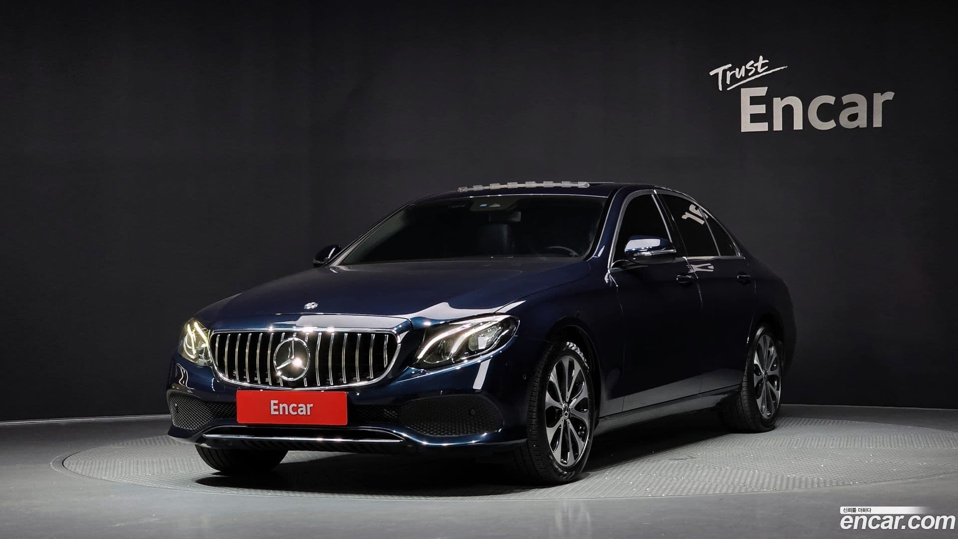 Main__Slider__Photo:E-Class Mercedes-Benz 2018.0-0