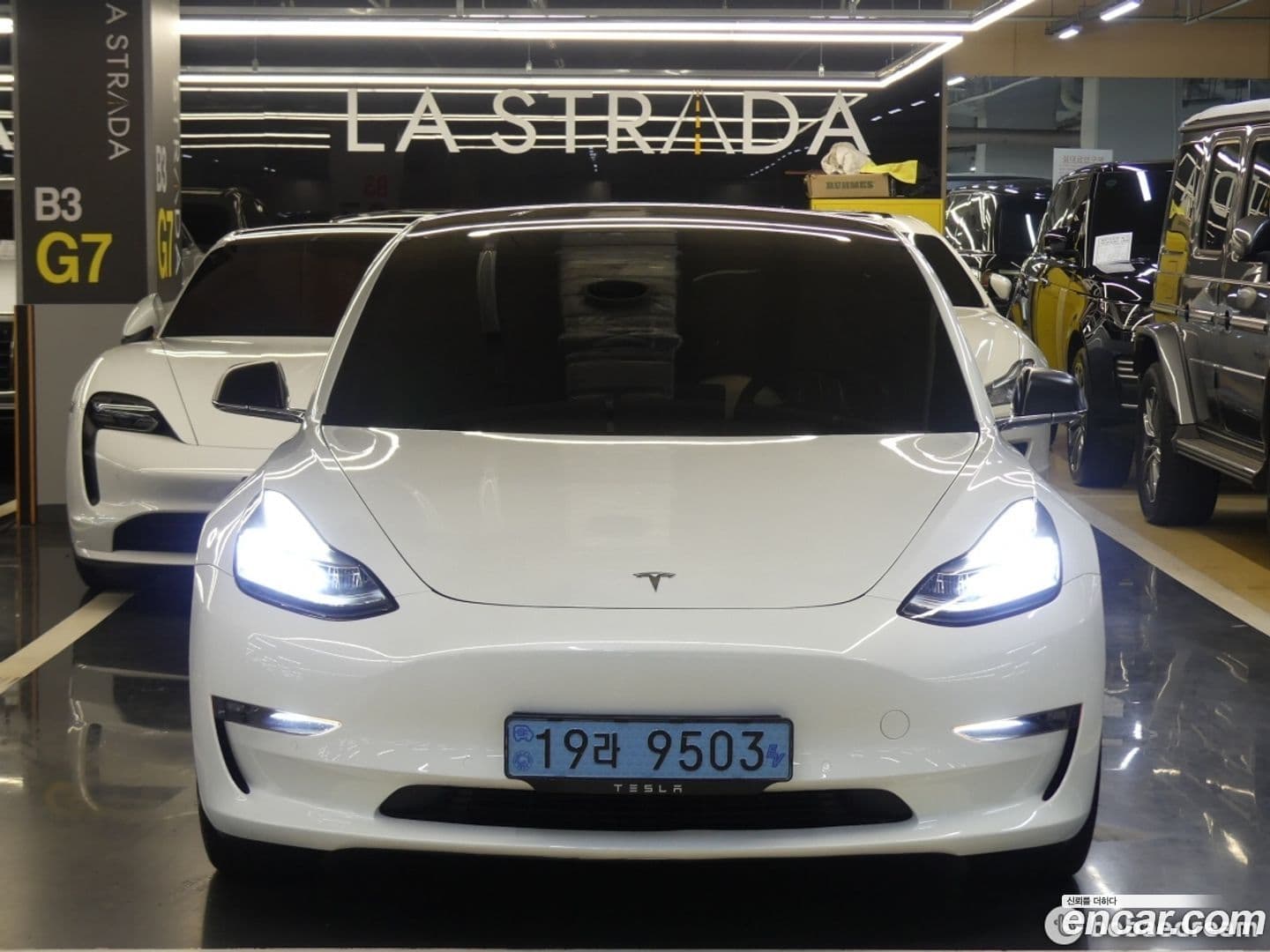 Main__Slider__Photo:Model 3 Tesla 2020.5-0