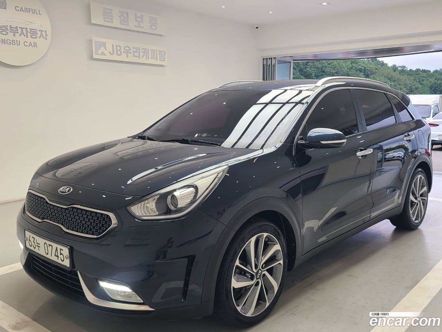 Main__Slider__Photo:Niro Kia 2016.4-0