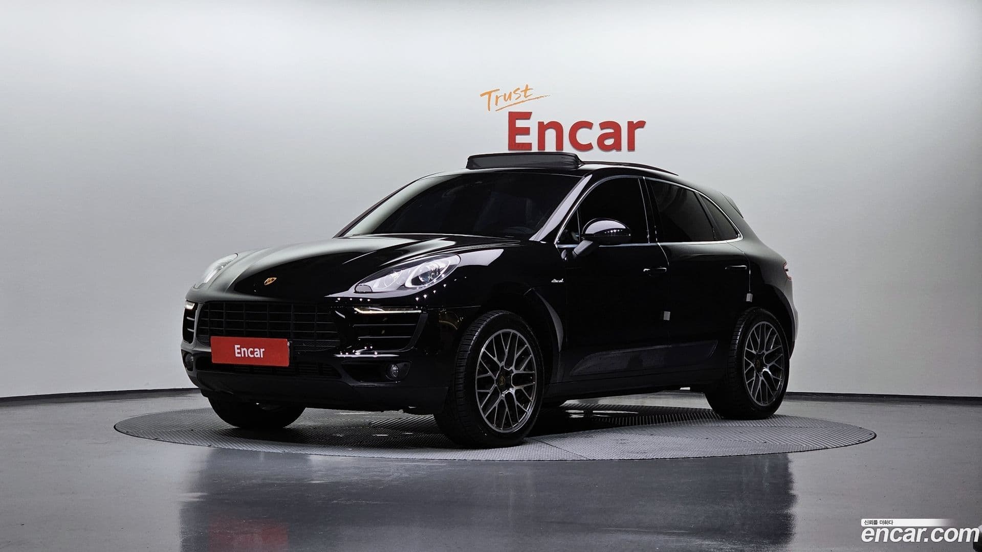 Main__Slider__Photo:Macan Porsche 2016.4-0