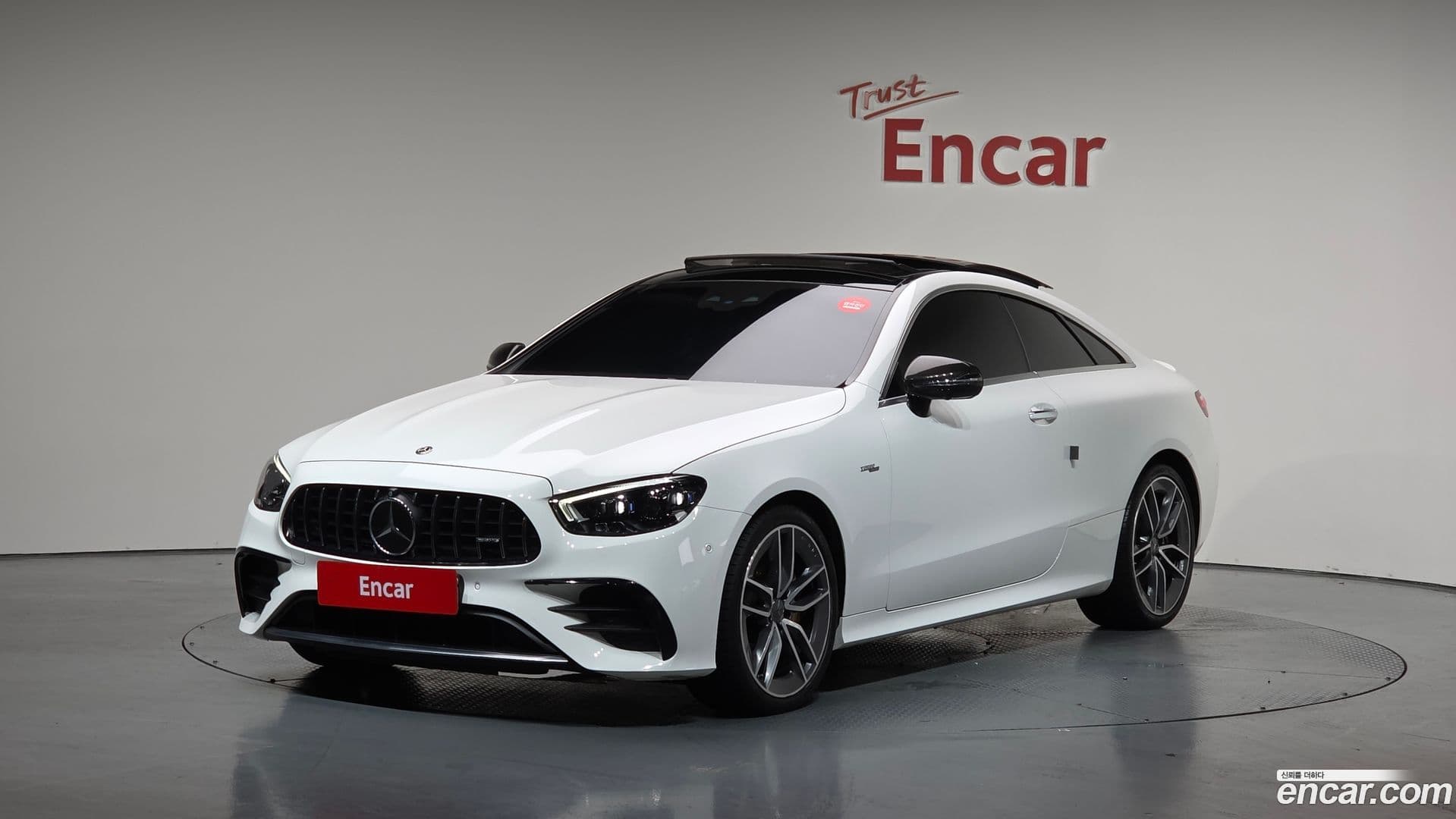 Main__Slider__Photo:E-Class Mercedes-Benz 2021.2-0