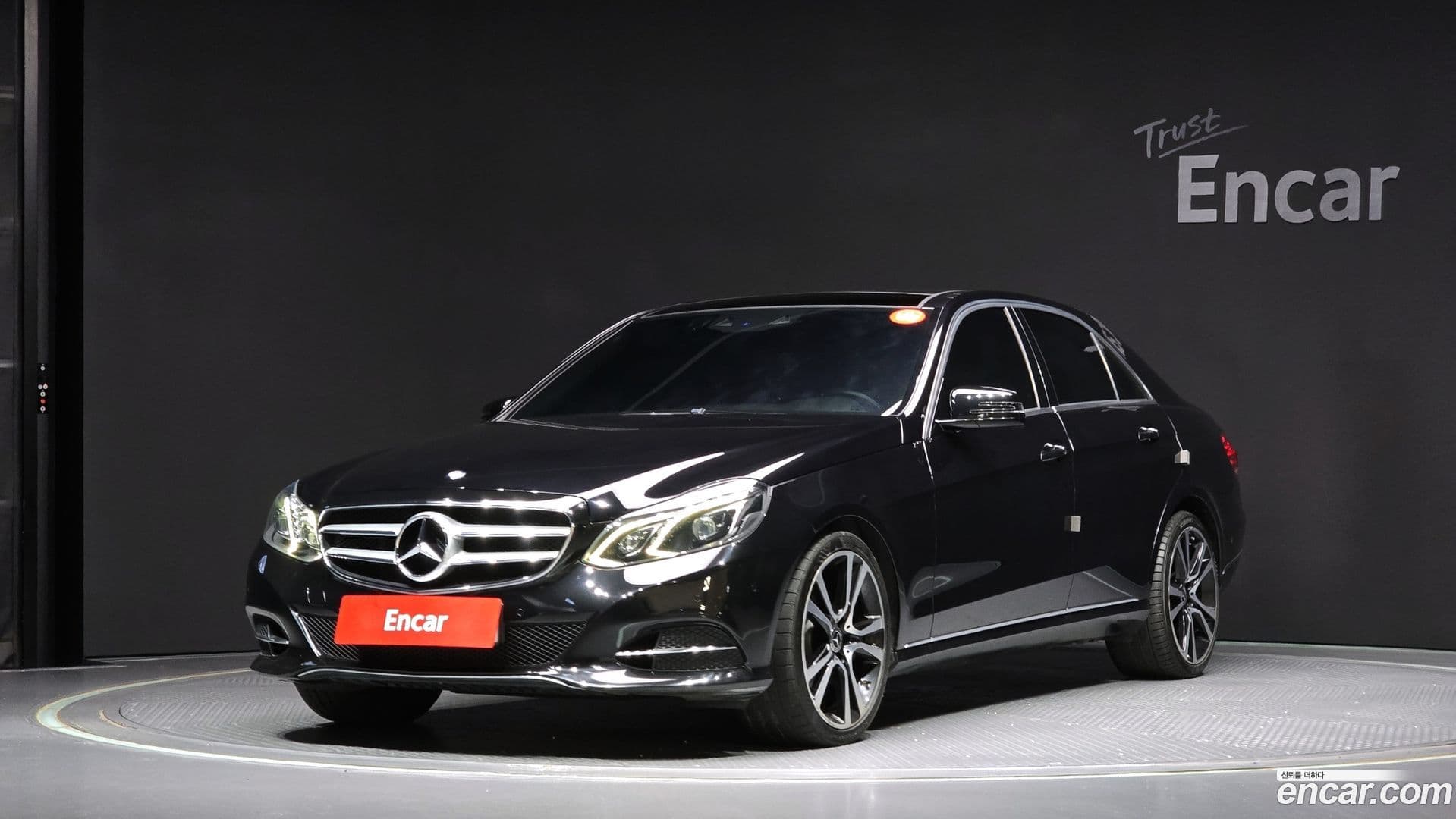Main__Slider__Photo:E-Class Mercedes-Benz 2013.8-0
