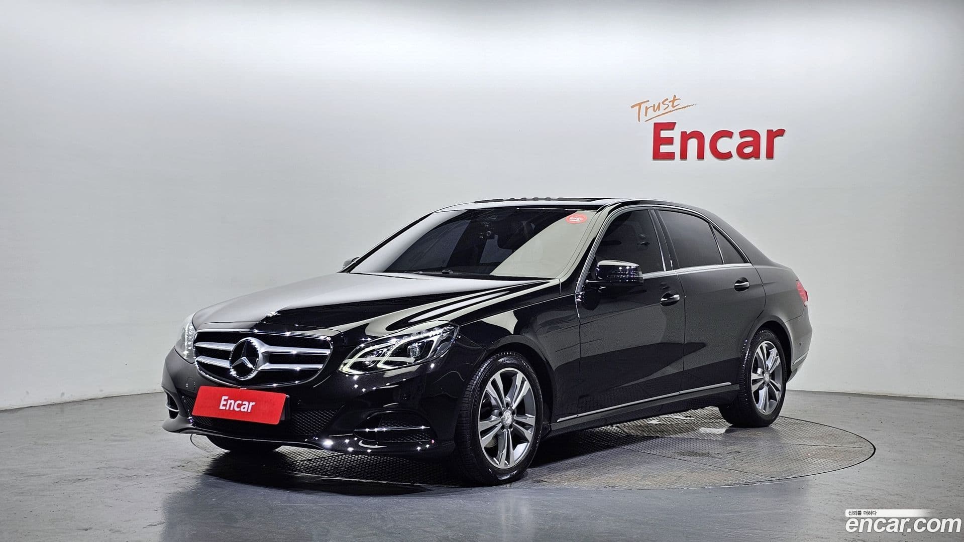 Main__Slider__Photo:E-Class Mercedes-Benz 2015.0-0
