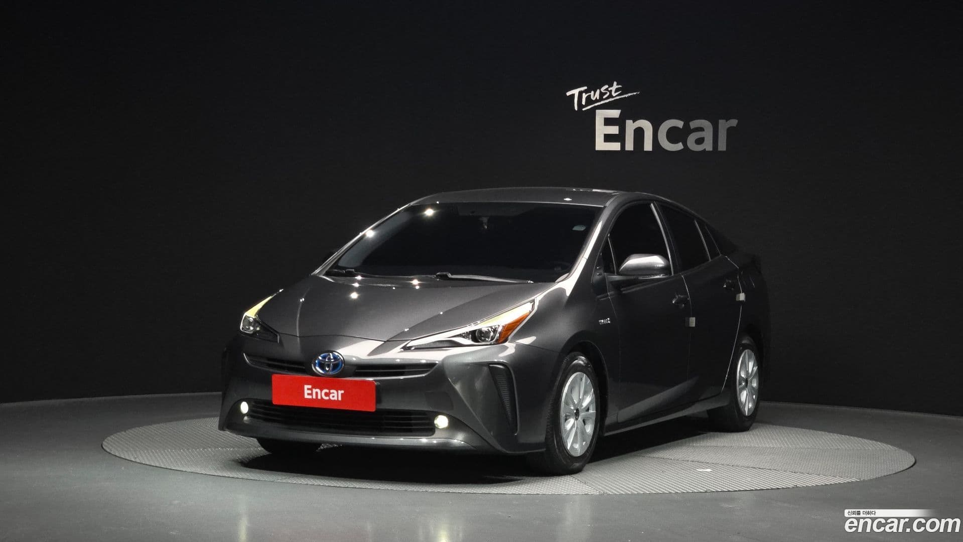Main__Slider__Photo:Prius Toyota 2019.11-0