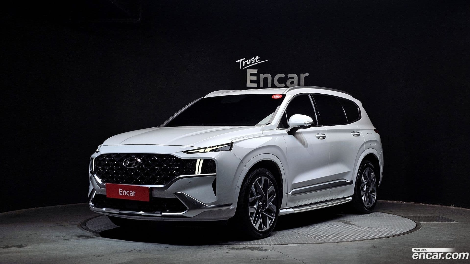 Main__Slider__Photo:Santafe Hyundai 2020.8-0