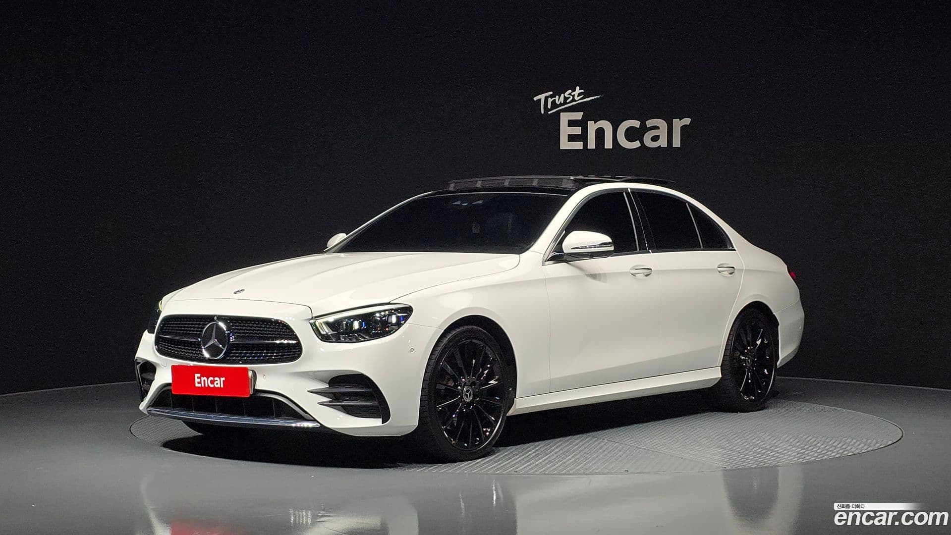 Main__Slider__Photo:E-Class Mercedes-Benz 2021.0-0