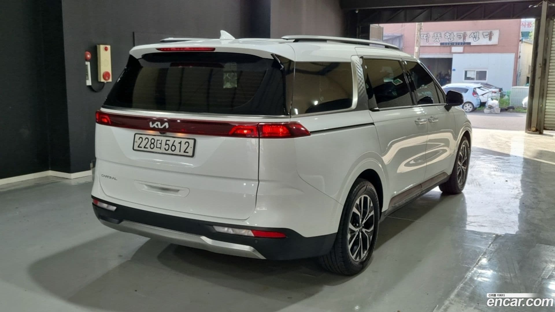 Main__Slider__Photo:Canival Kia 2023.4-0