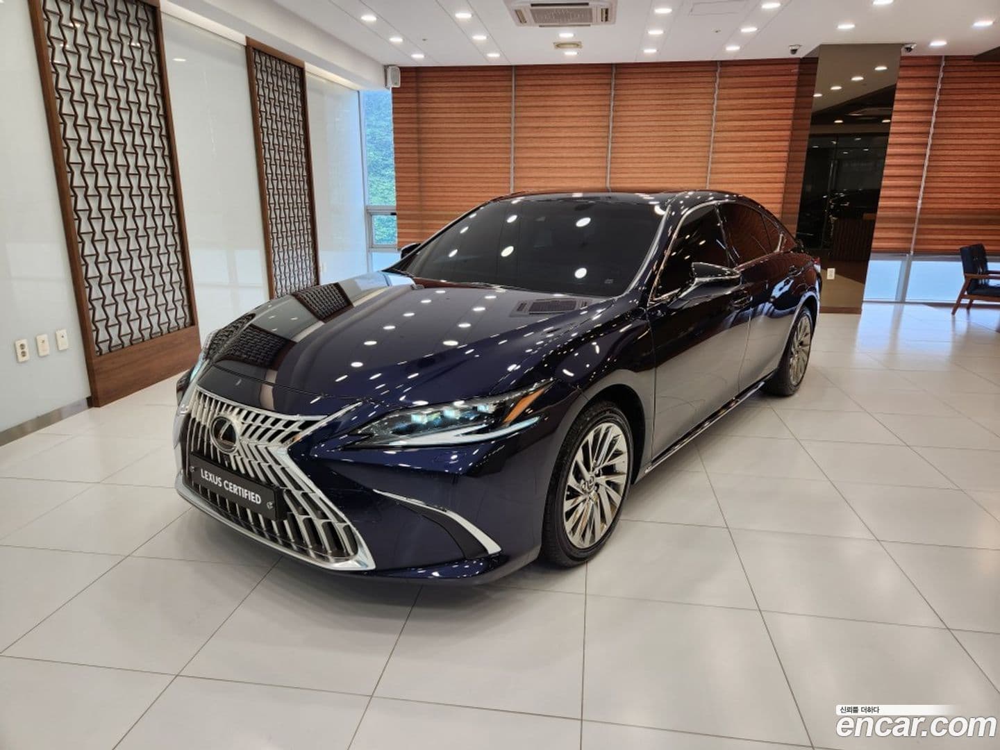 Main__Slider__Photo:ES Lexus 2025.2-0