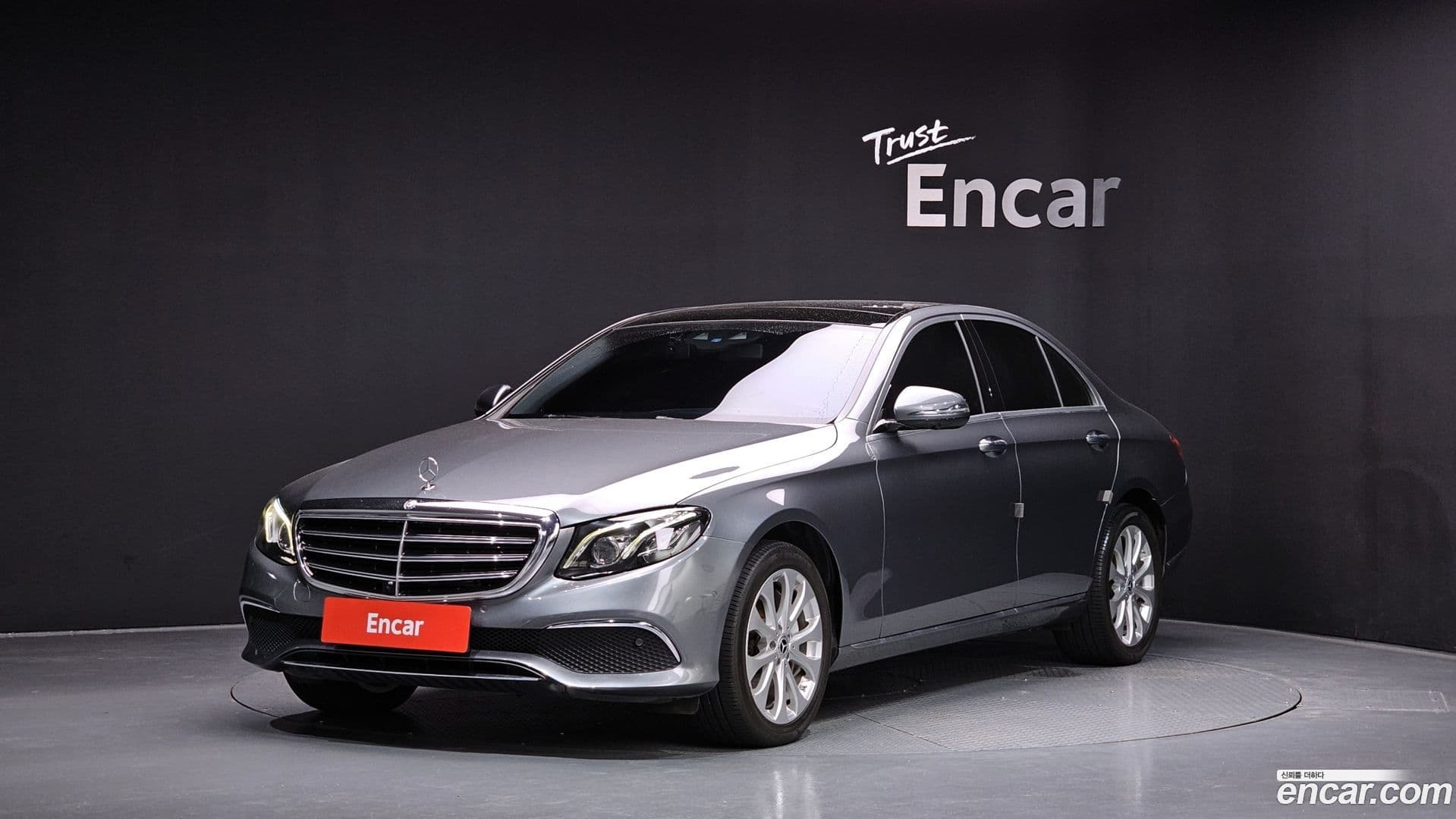 Main__Slider__Photo:E-Class Mercedes-Benz 2016.11-0