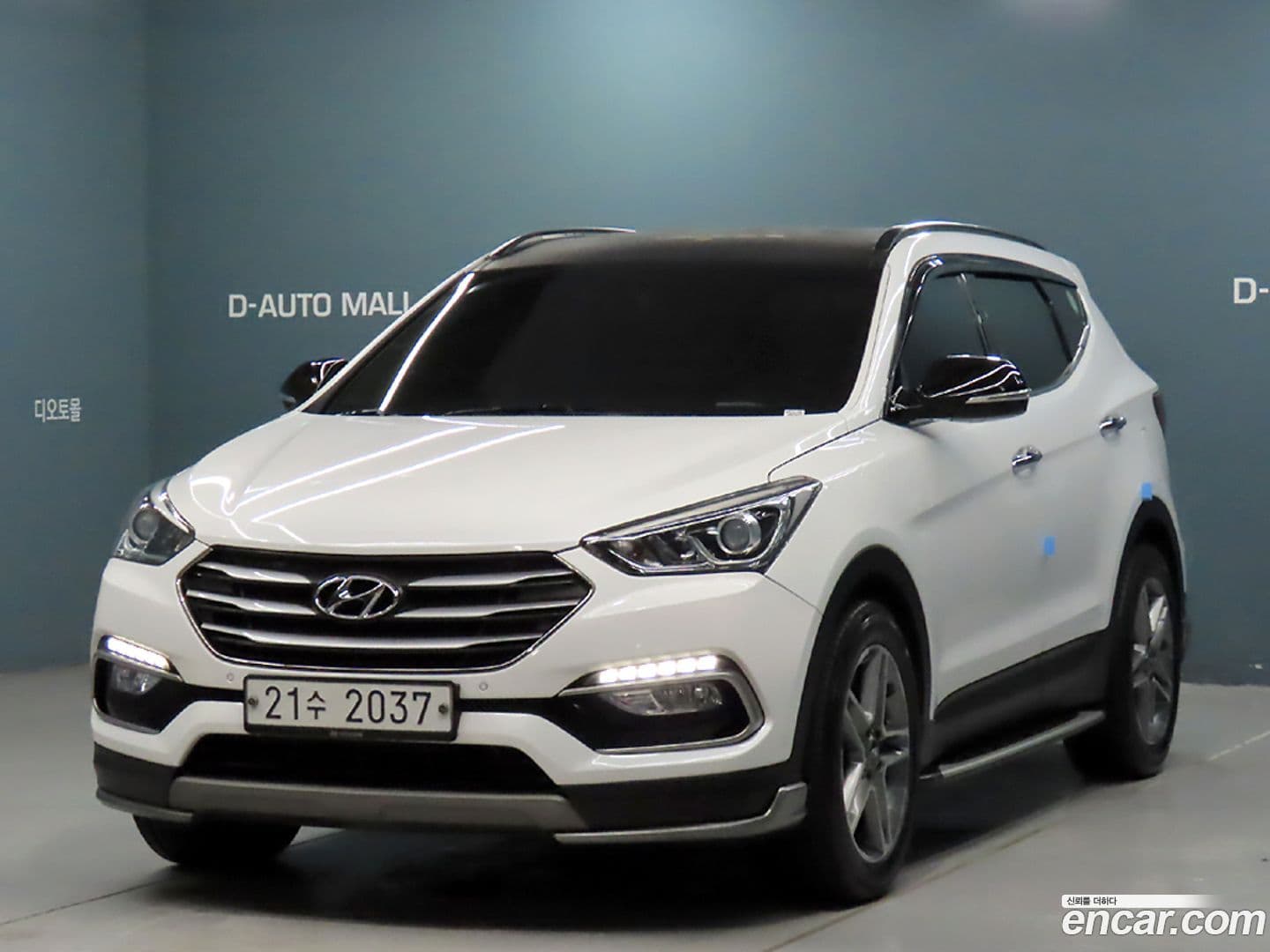 Main__Slider__Photo:Santafe Hyundai 2017.3-0