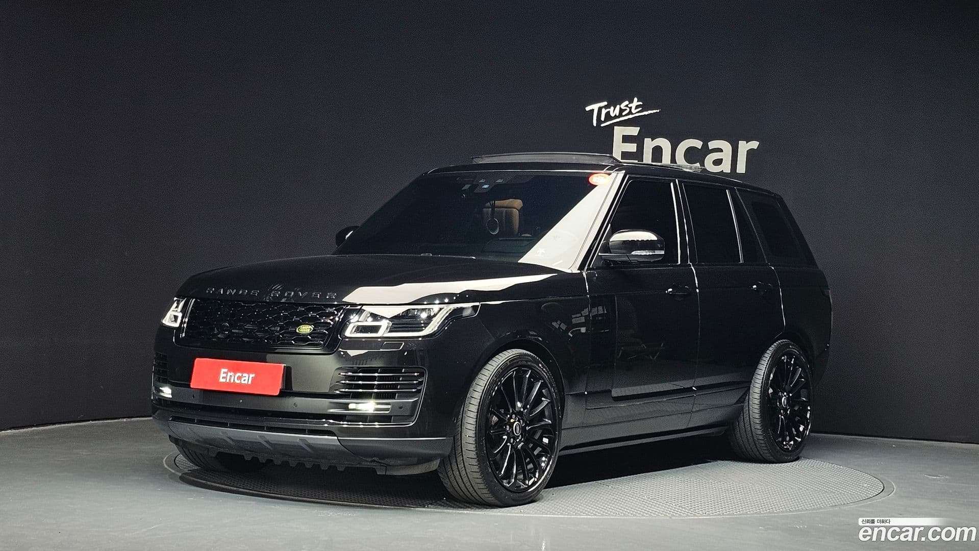 Main__Slider__Photo:Range Rover Land Rover 2018.4-0