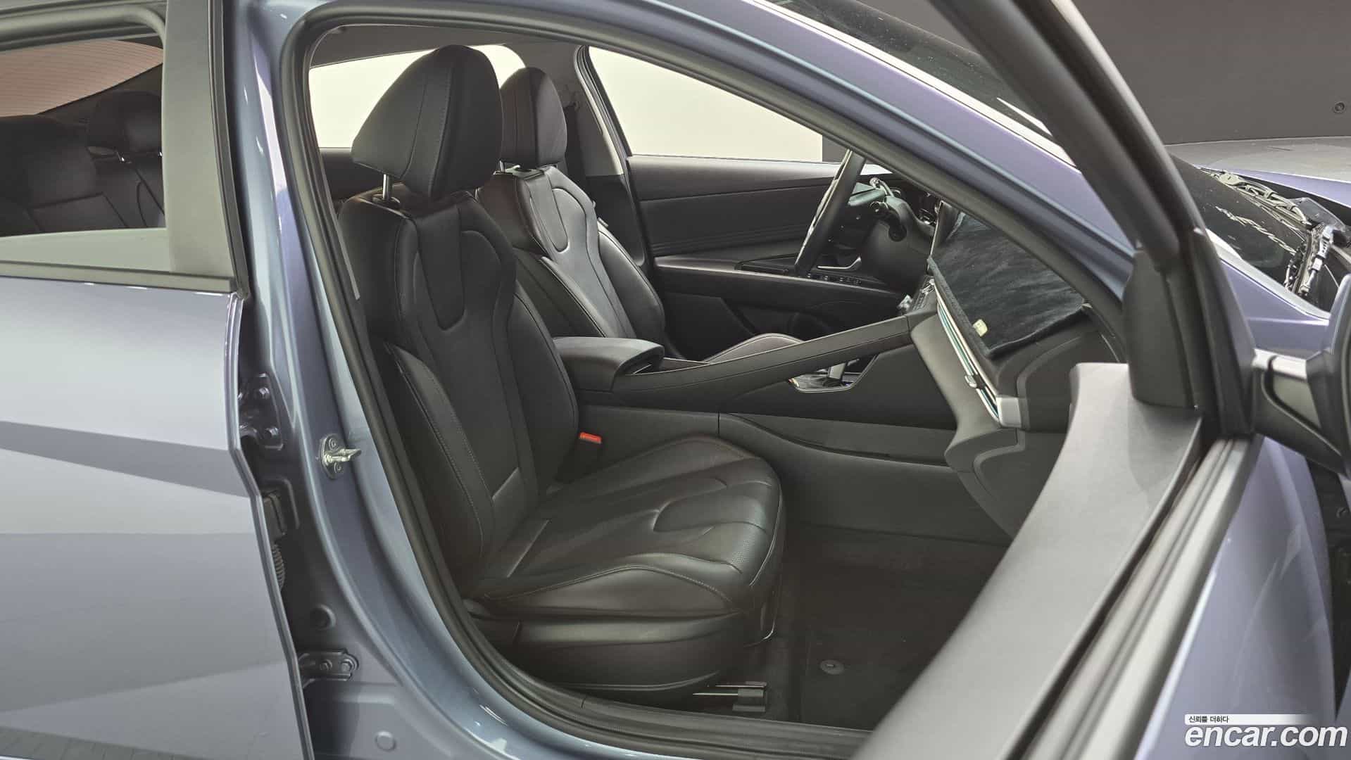 AVANTE Hyundai 2023.10-OPTION-016