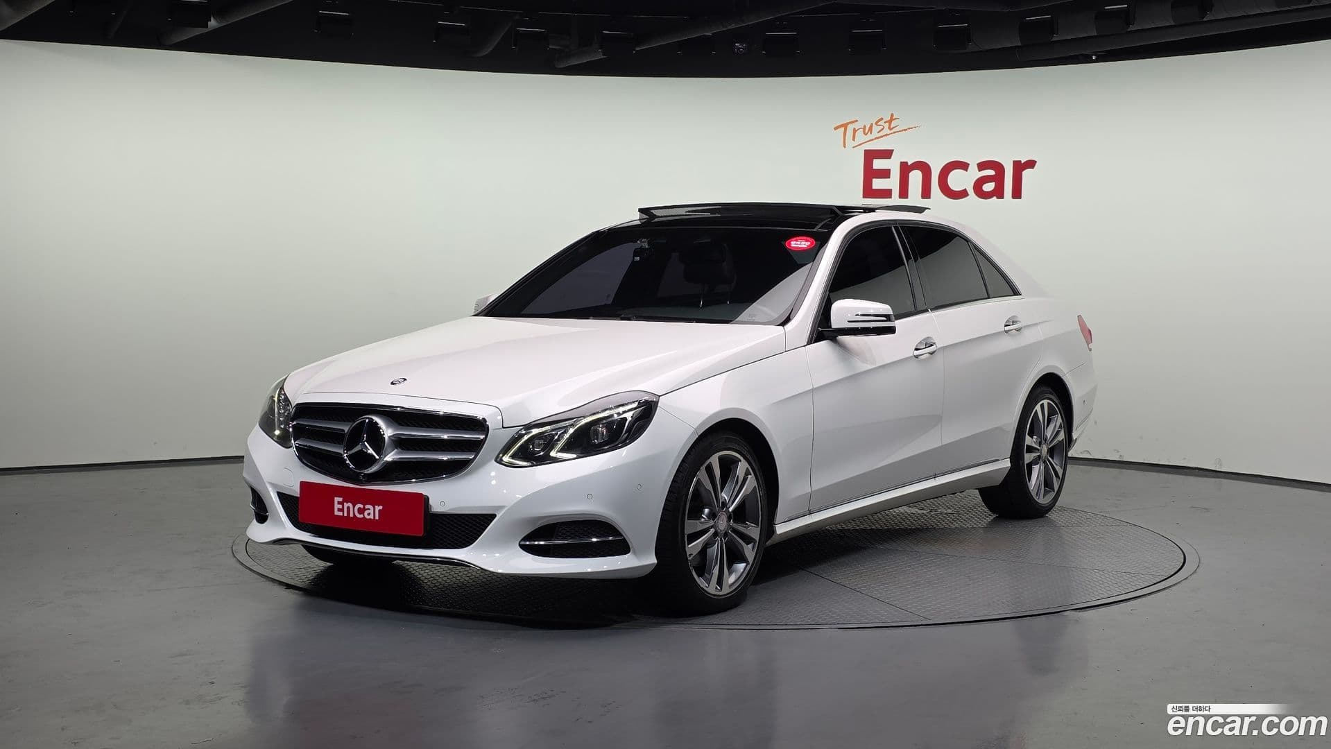 Main__Slider__Photo:E-Class Mercedes-Benz 2015.10-0
