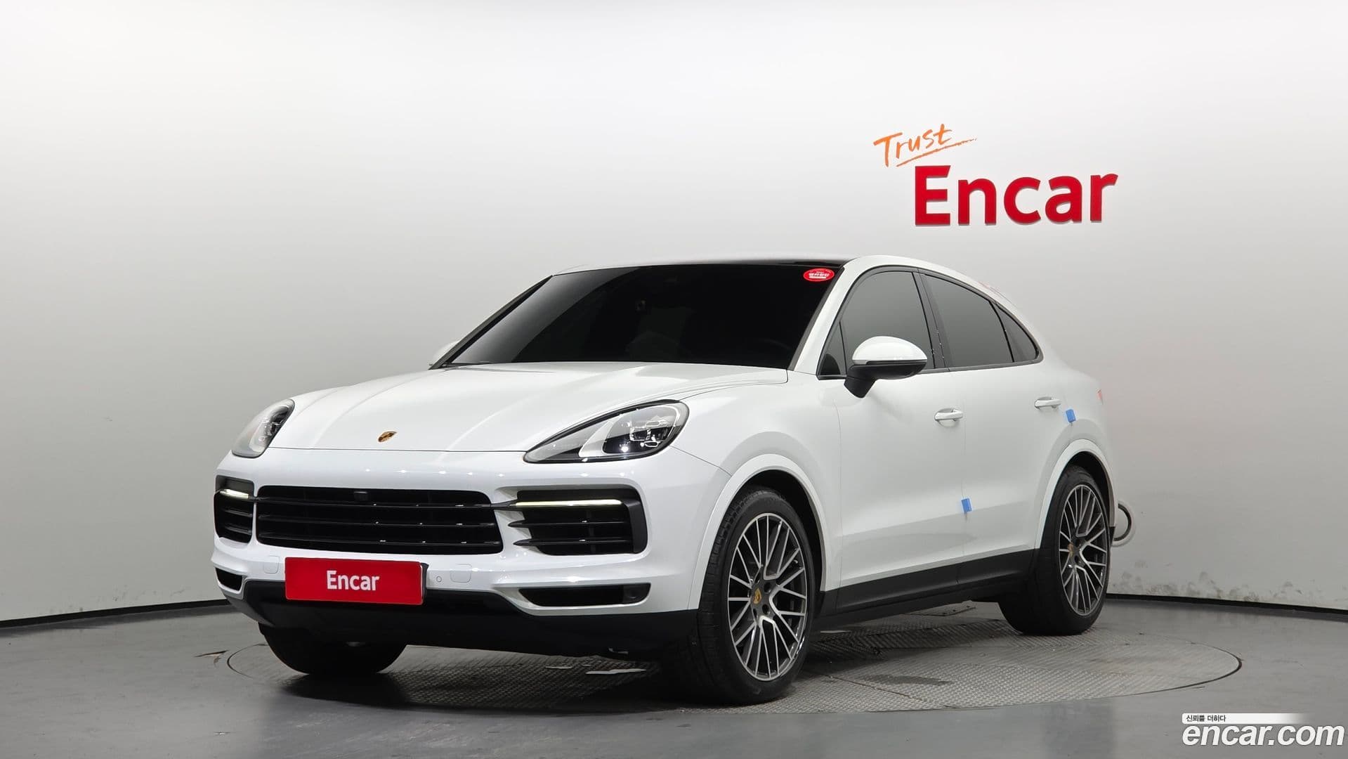 Main__Slider__Photo:Cayenne Porsche 2021.0-0