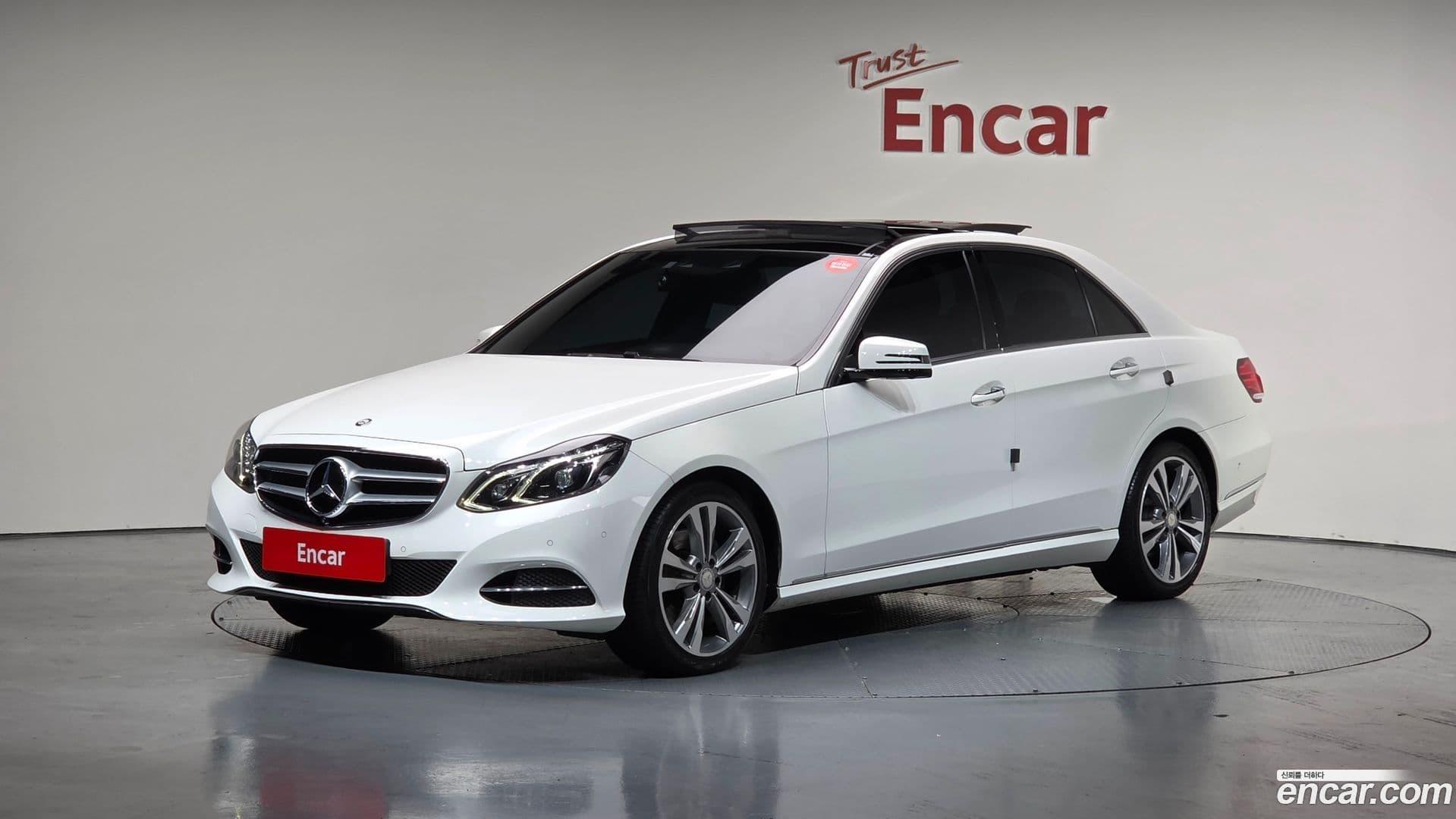 Main__Slider__Photo:E-Class Mercedes-Benz 2014.11-0