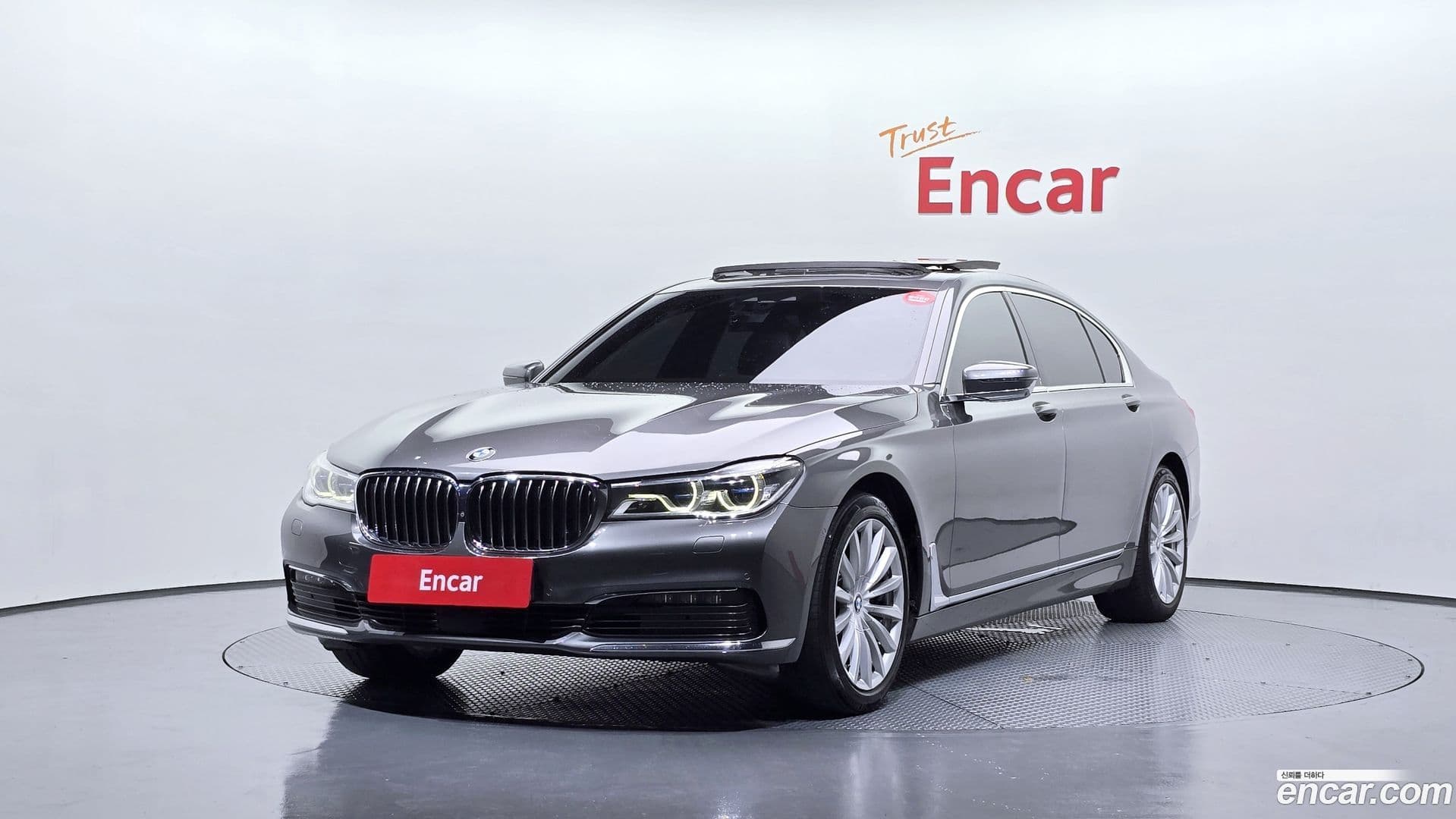 Main__Slider__Photo:7-Series BMW 2016.10-0