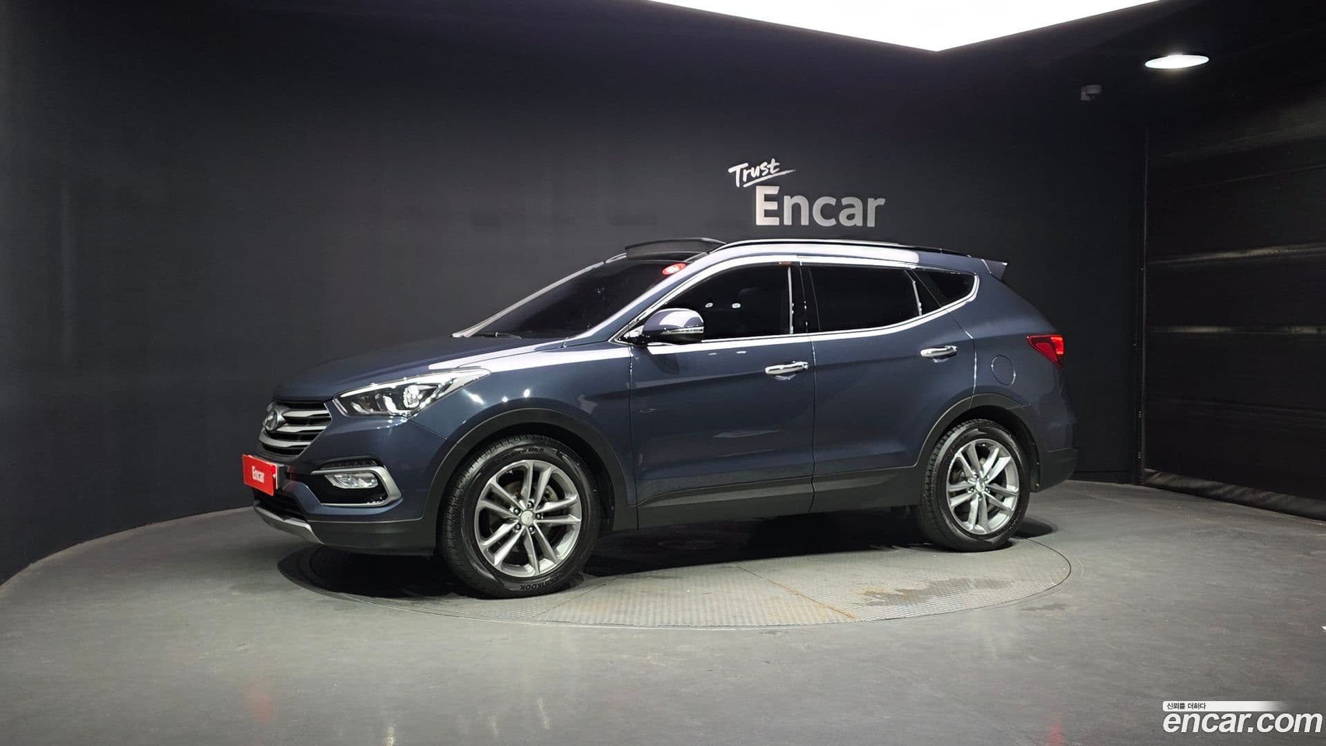 Main__Slider__Photo:Santafe Hyundai 2016.11-0