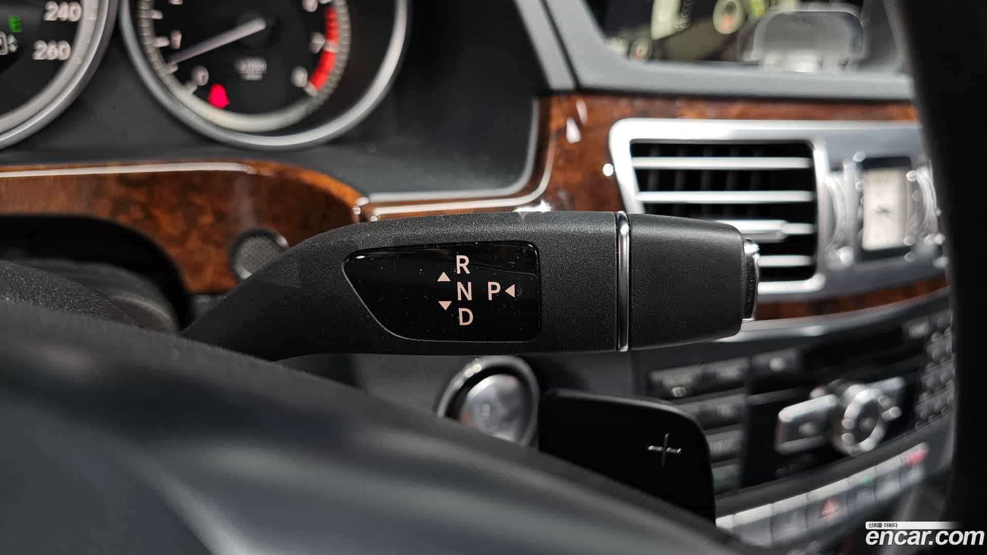 E-Class Mercedes-Benz 2013.7-INNER-009
