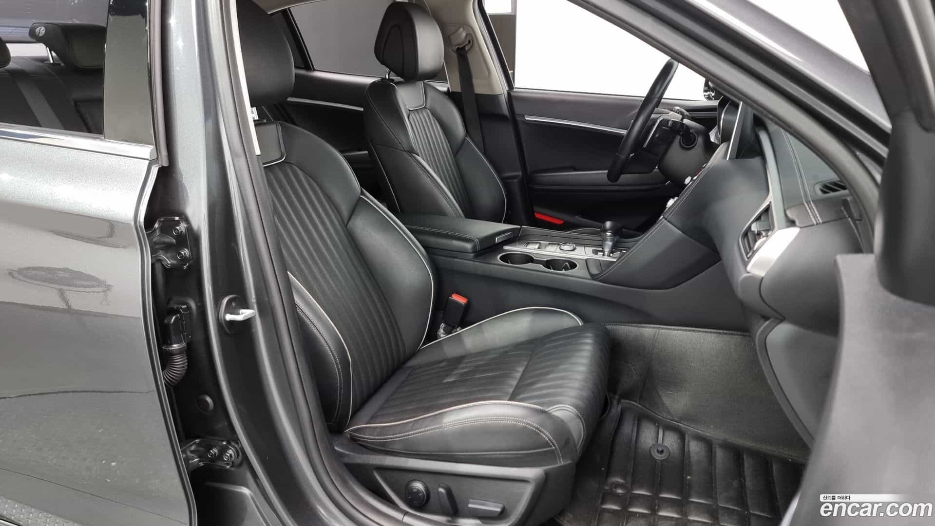 G70 Genesis 2019.0-INNER-010