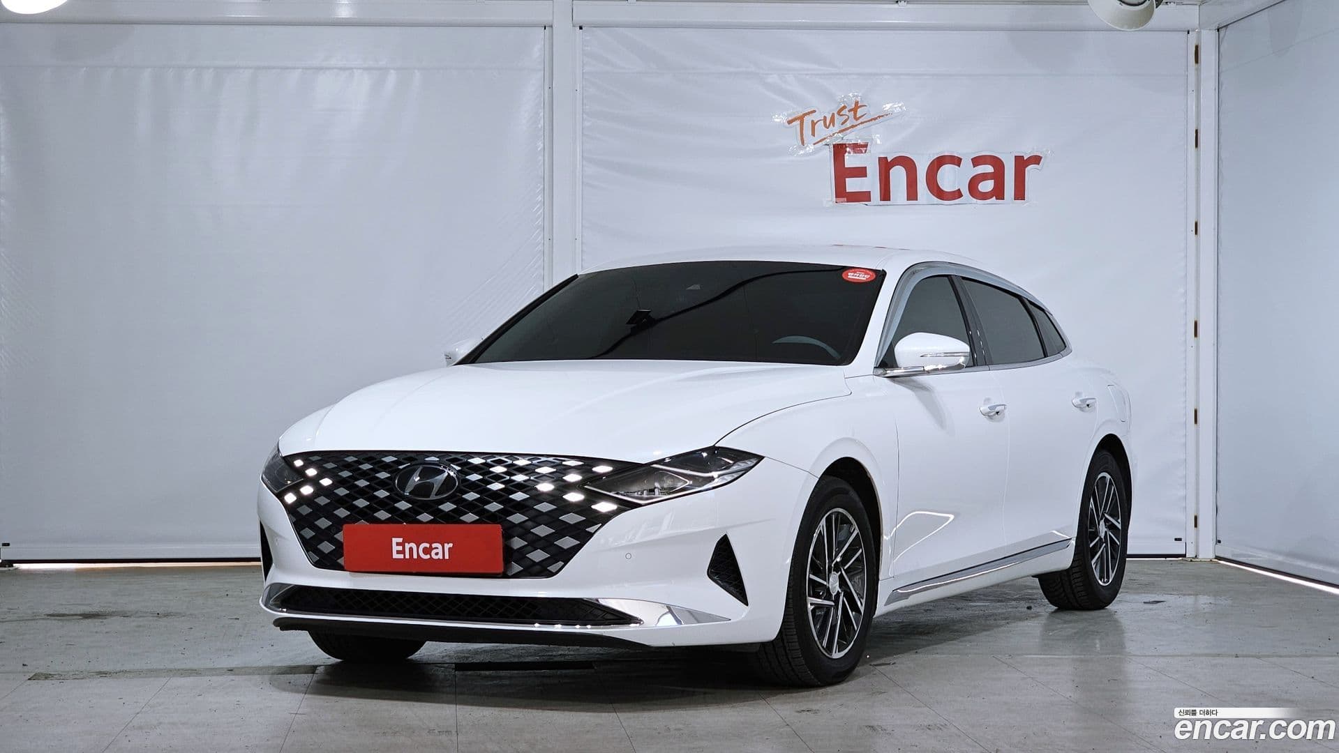 Main__Slider__Photo:Grandeur Hyundai 2021.6-0