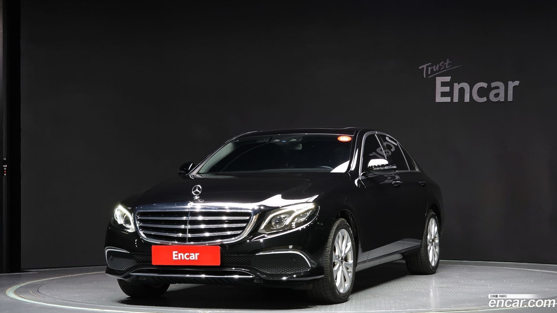 Main__Slider__Photo:E-Class Mercedes-Benz 2018.0-0