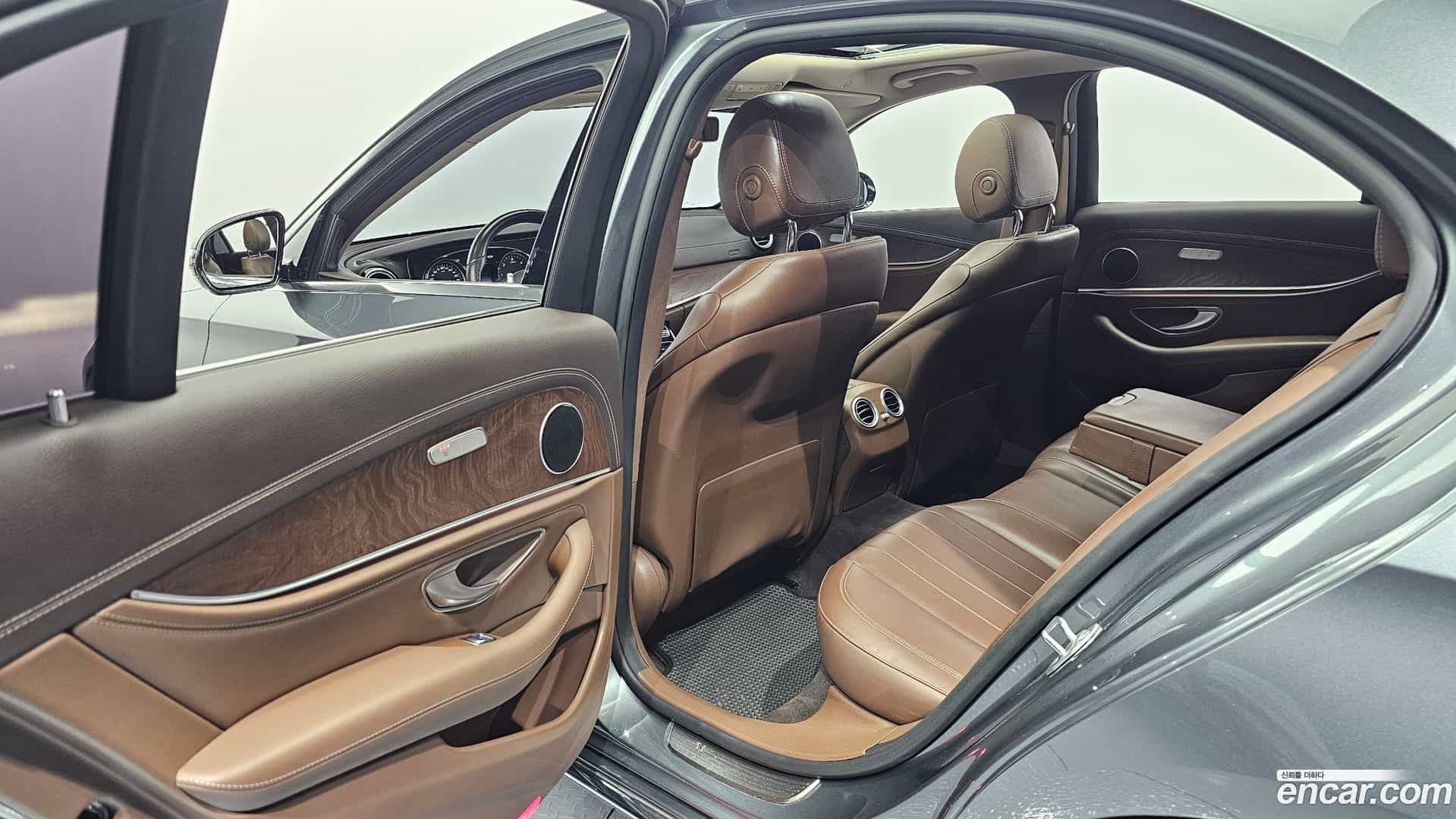 E-Class Mercedes-Benz 2016.8-OPTION-015