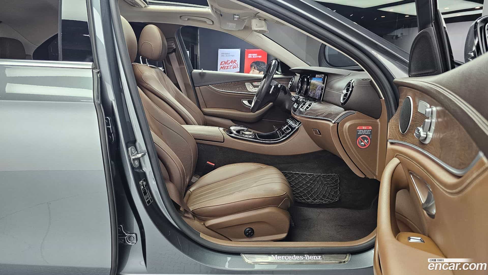 E-Class Mercedes-Benz 2016.8-OPTION-016