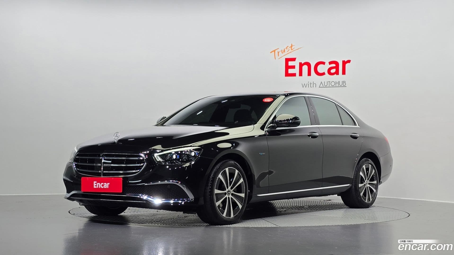 Main__Slider__Photo:E-Class Mercedes-Benz 2020.11-0