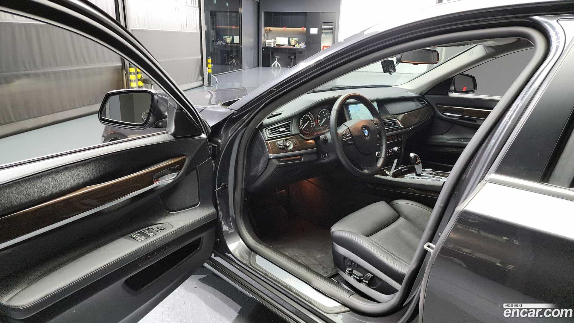 7-Series BMW 2011.0-INNER-010